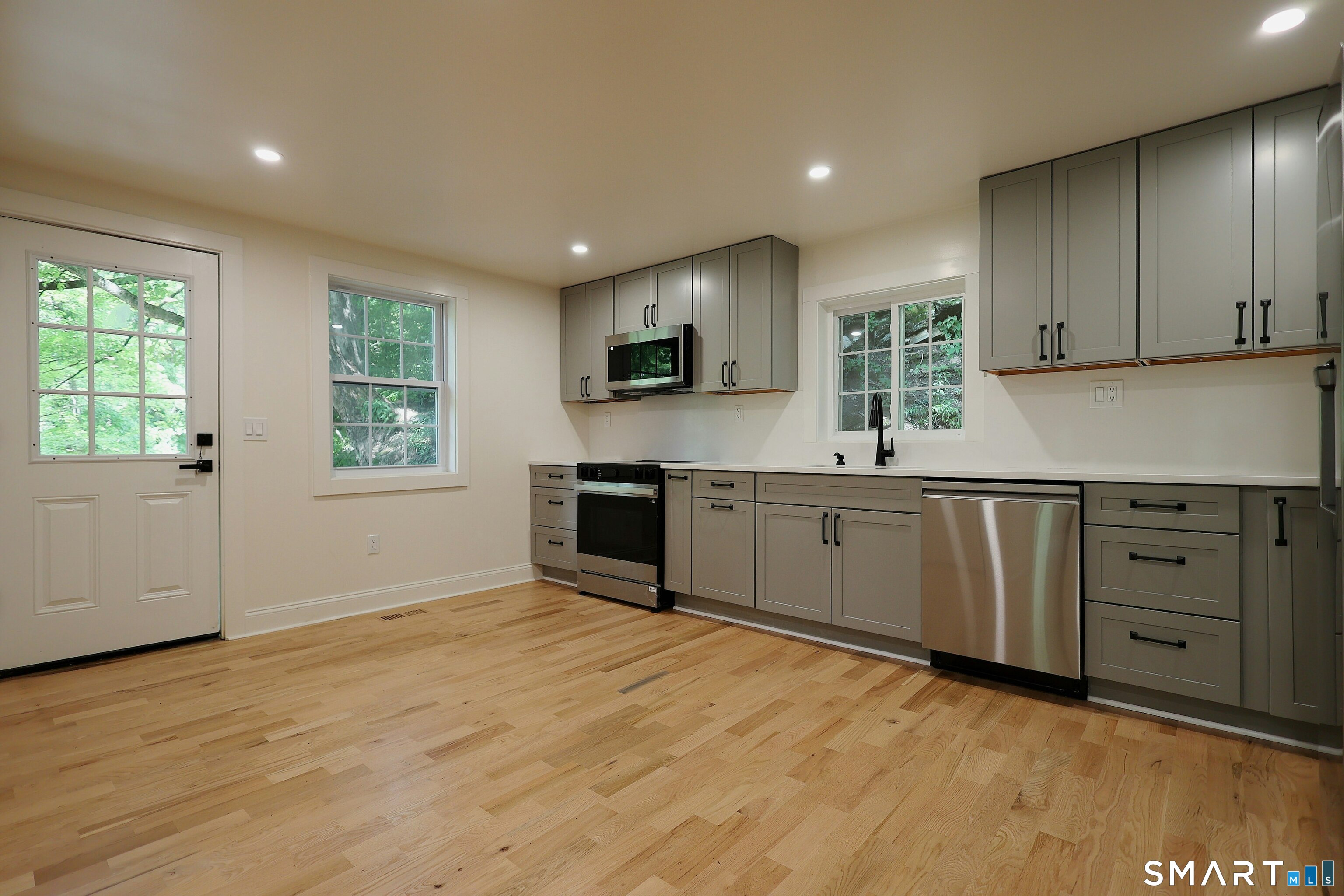 37 Peaceable Cottage Street Property Photo 15