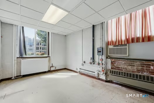 650 Franklin Avenue Property Photo 23
