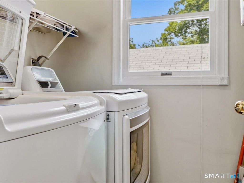 118-b Limewood Avenue Property Photo 33