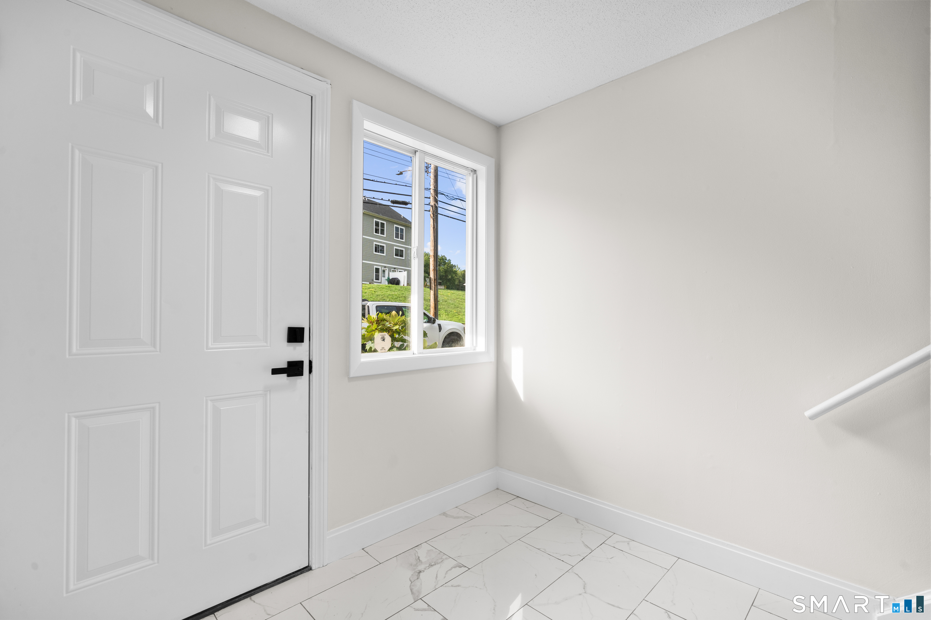 223 Thompson B Street Property Photo 2