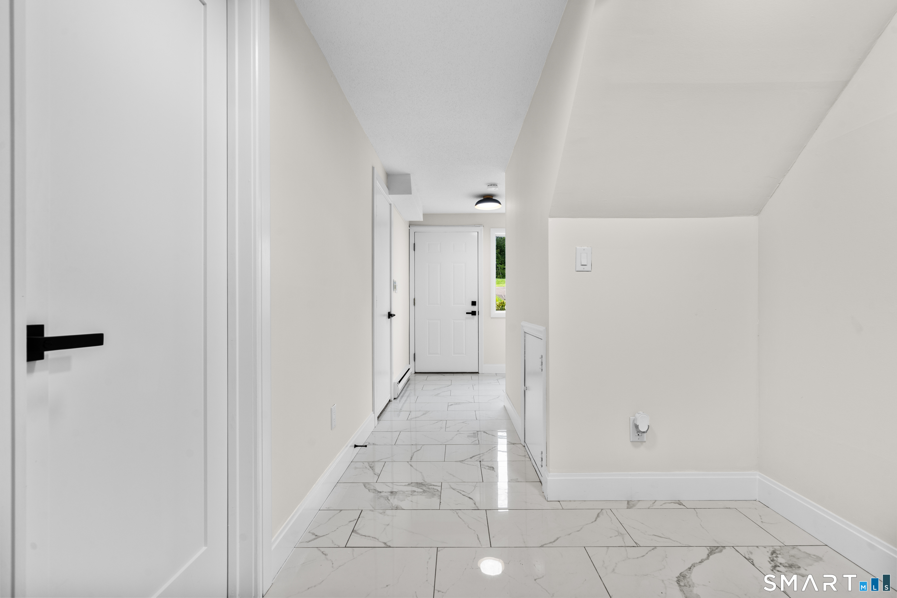223 Thompson B Street Property Photo 3