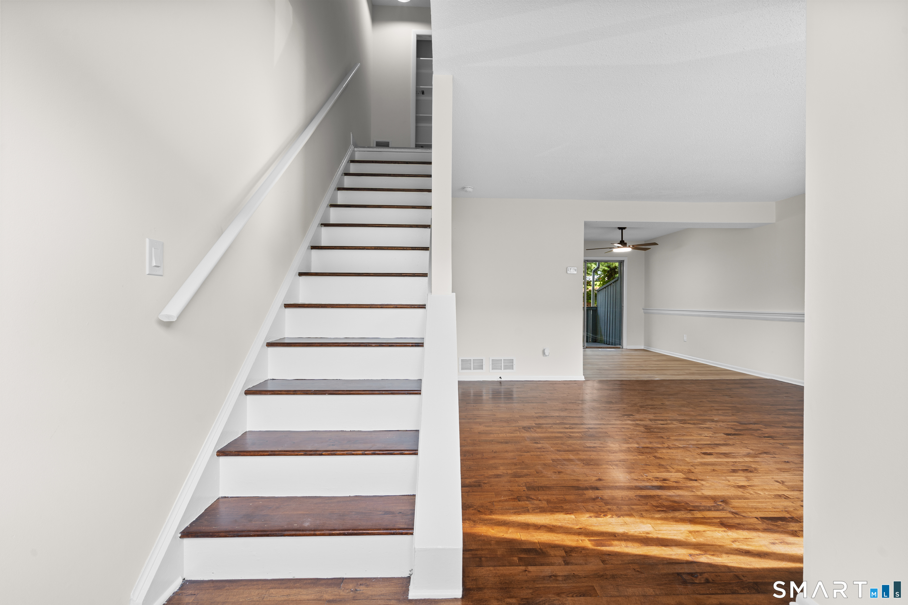 223 Thompson B Street Property Photo 4
