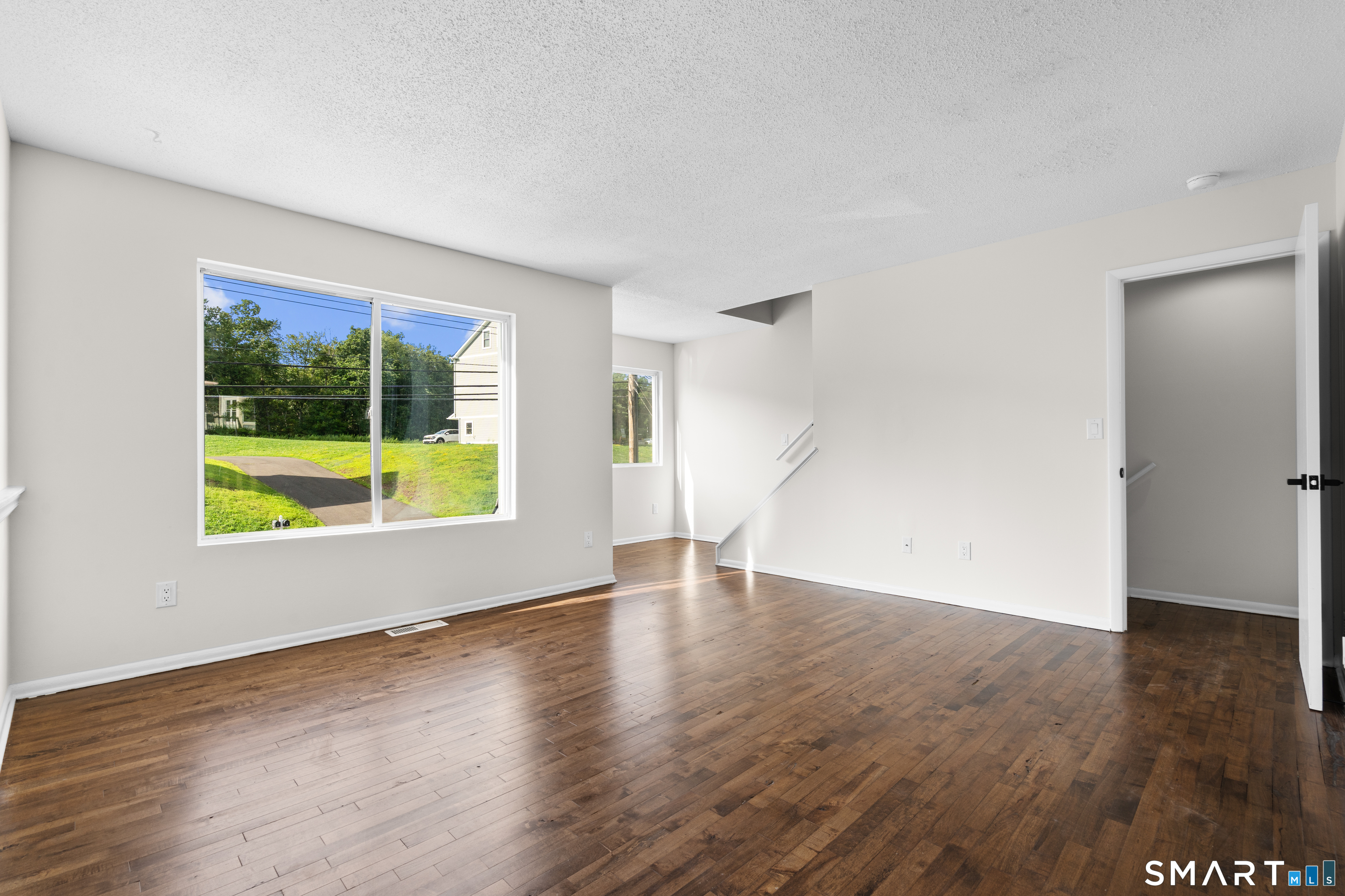 223 Thompson B Street Property Photo 6