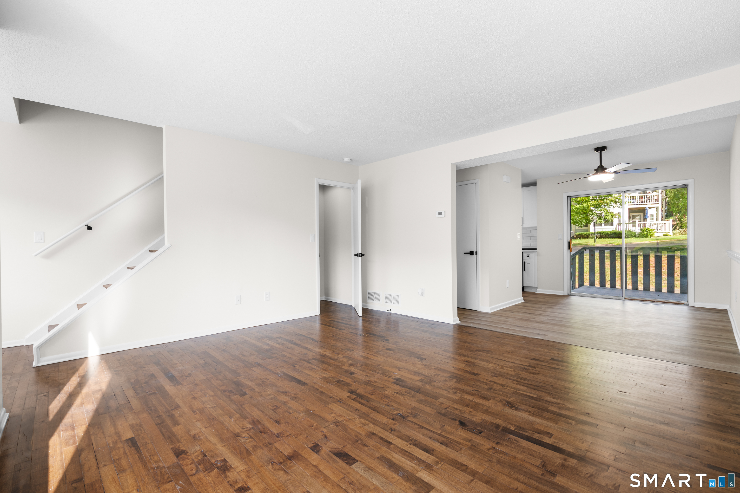223 Thompson B Street Property Photo 7