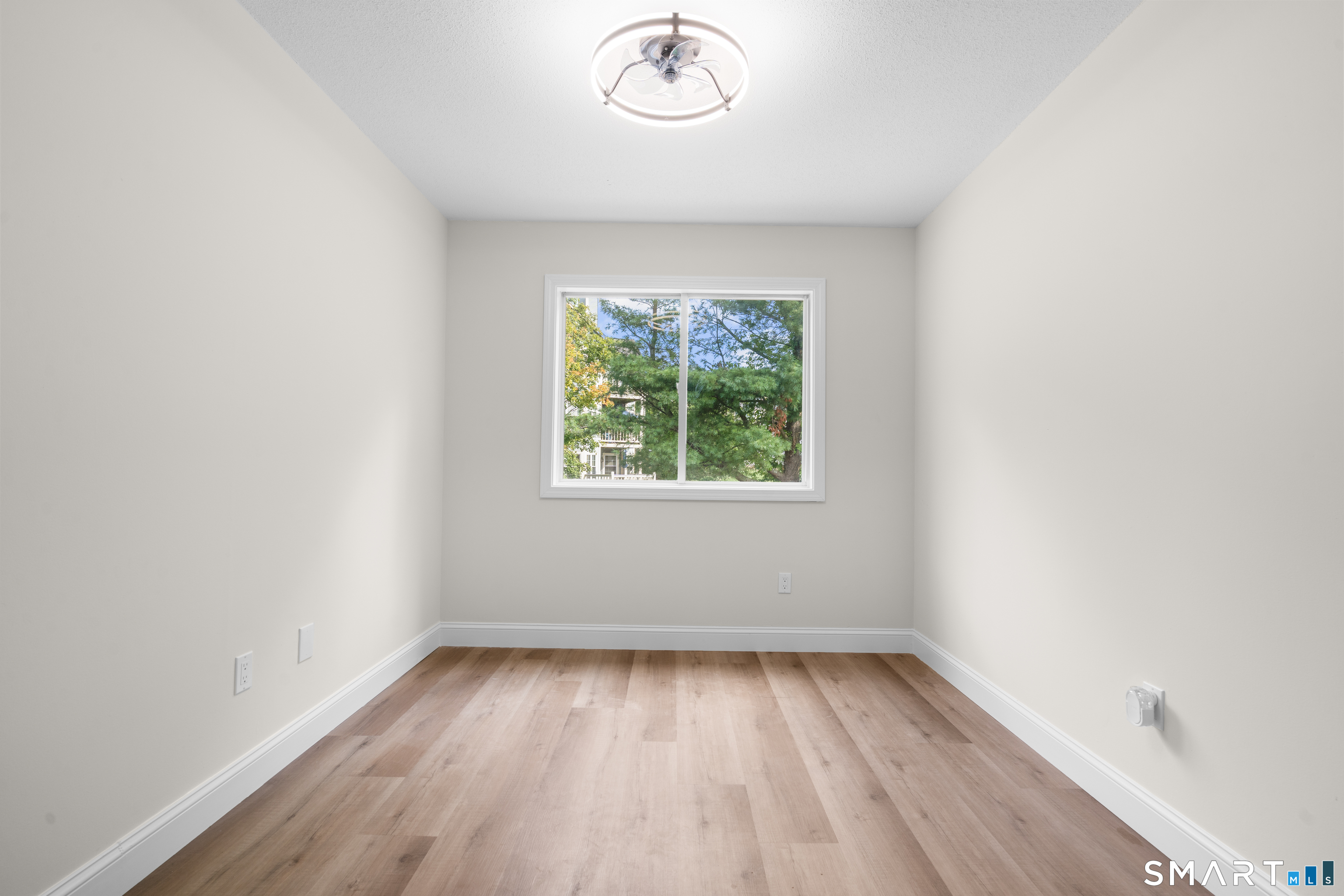 223 Thompson B Street Property Photo 23