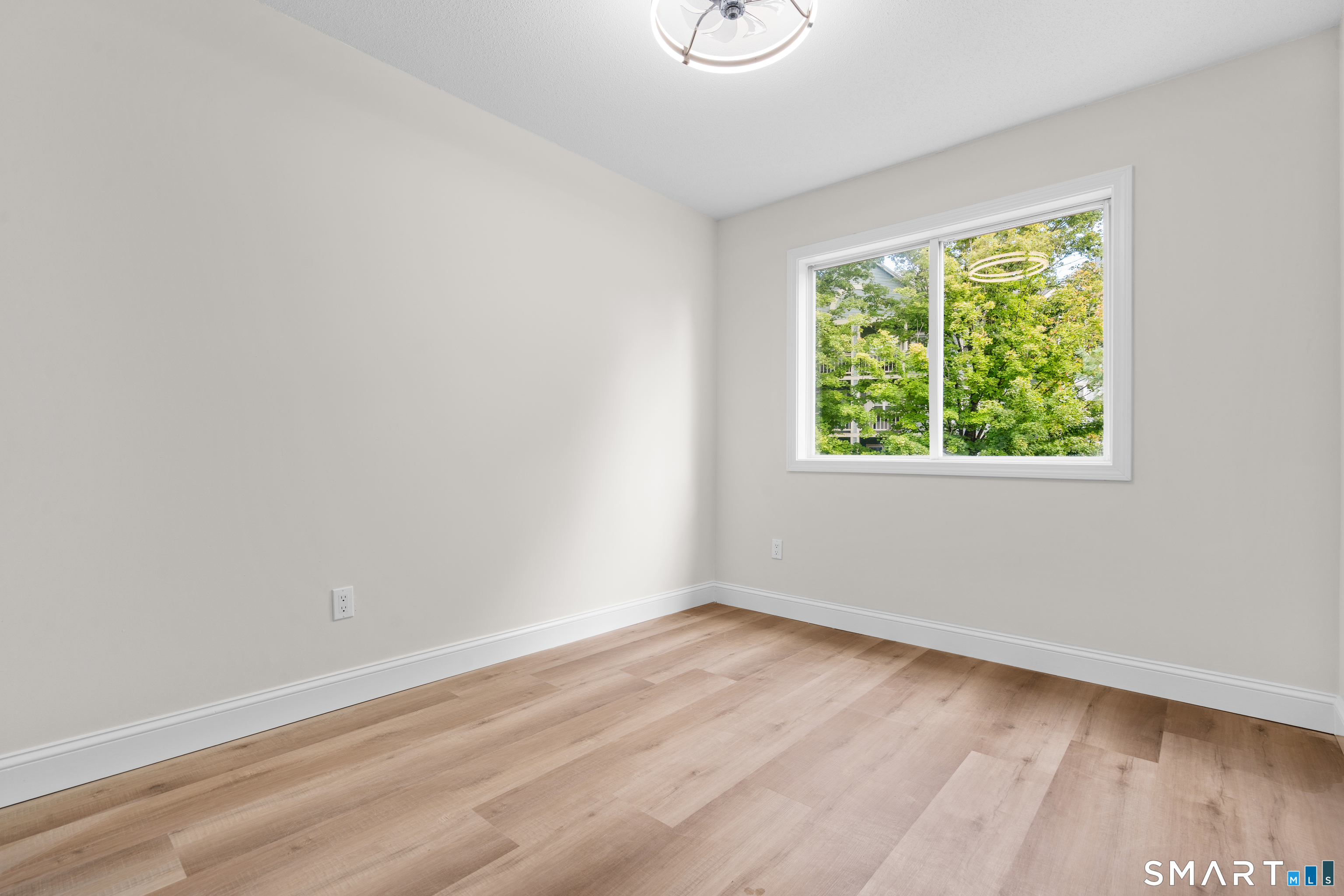 223 Thompson B Street Property Photo 30