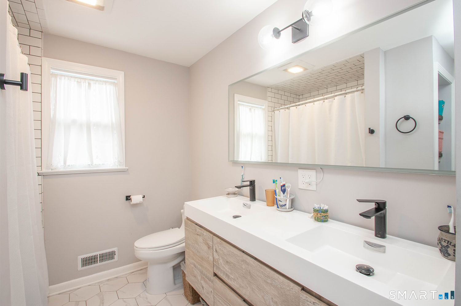 425 Judd Street Property Photo 11