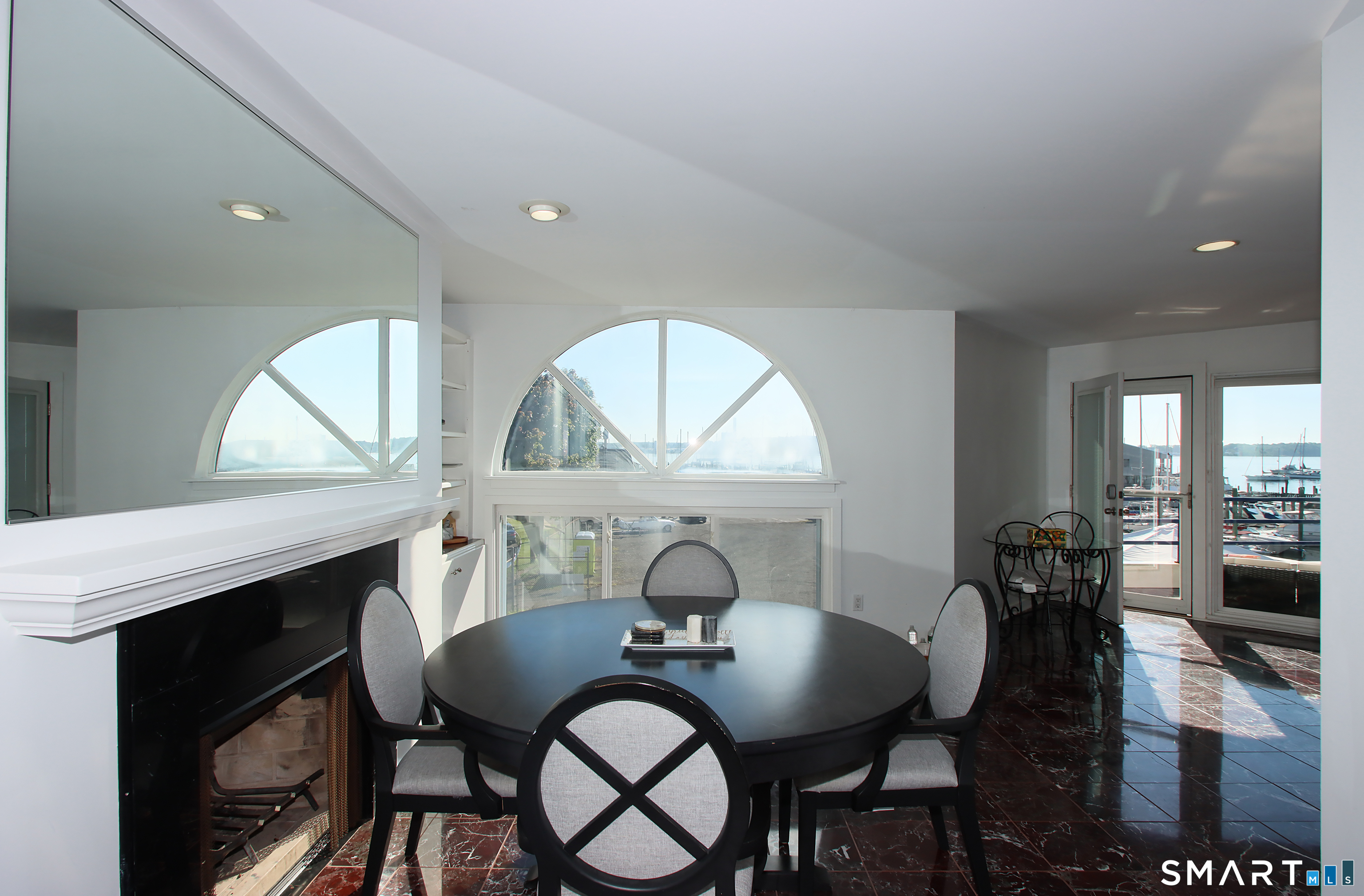 14 Harbour Close Property Photo 4