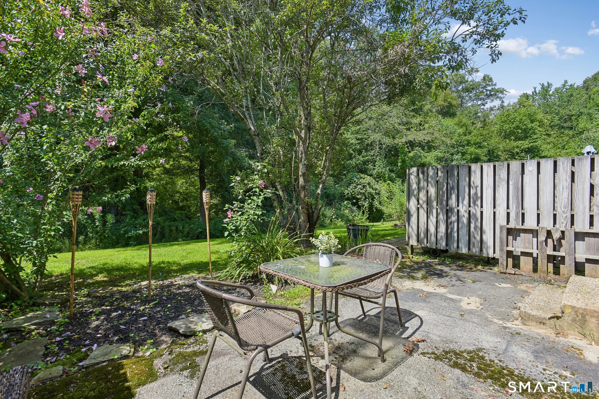 17 Lakeside N Drive Property Photo 18