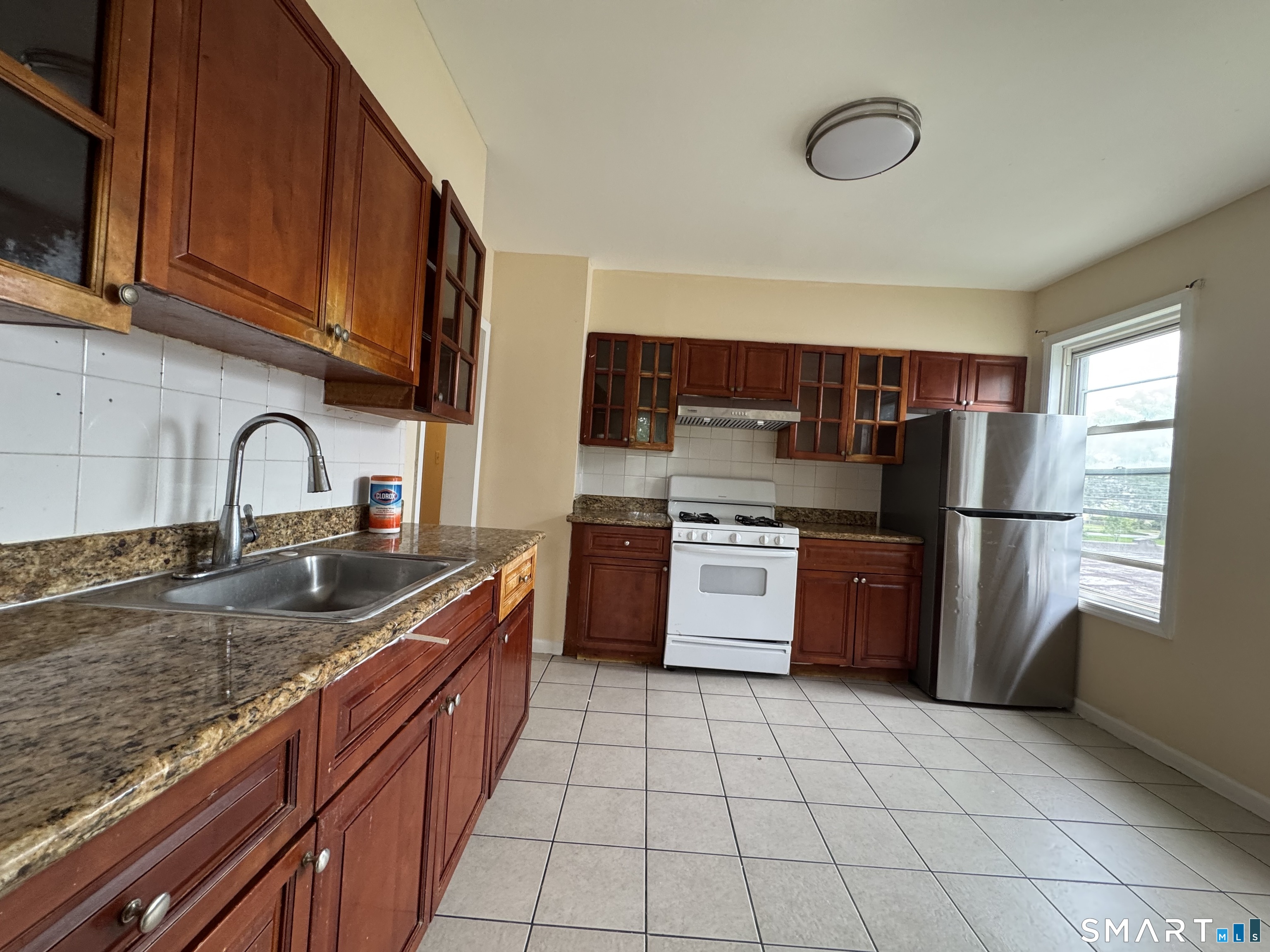 752 Boston 2fl Avenue Property Photo 2