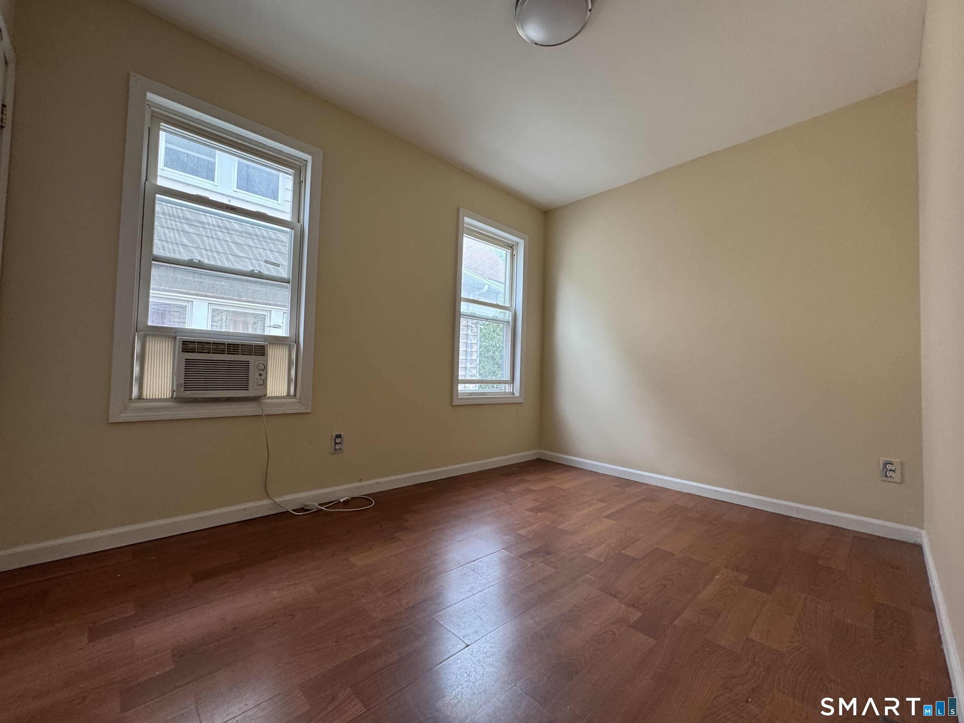 752 Boston 2fl Avenue Property Photo 6