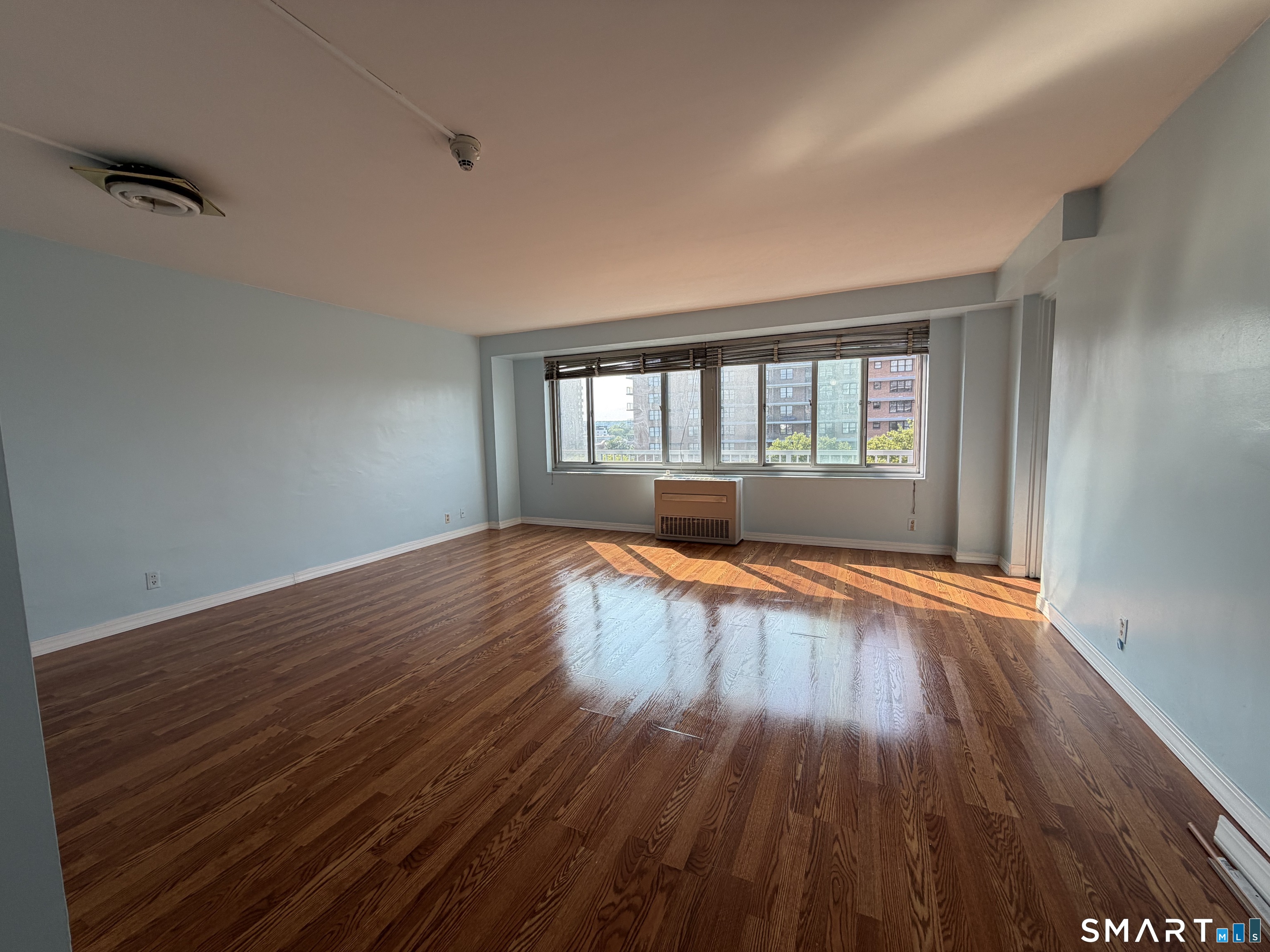 100 York 8p Street Property Photo 6