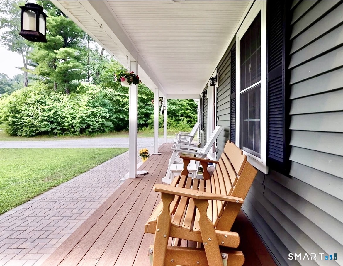 81 Evergreen Crossing Property Photo 3