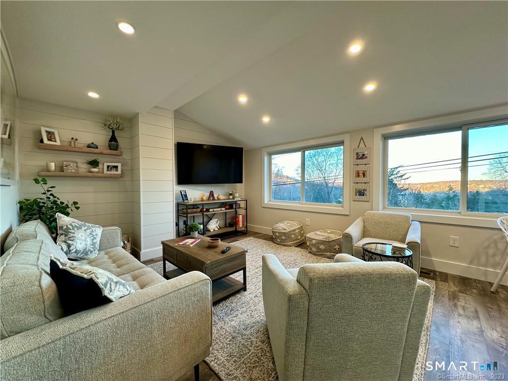 41 Candlewood Drive Property Photo 3