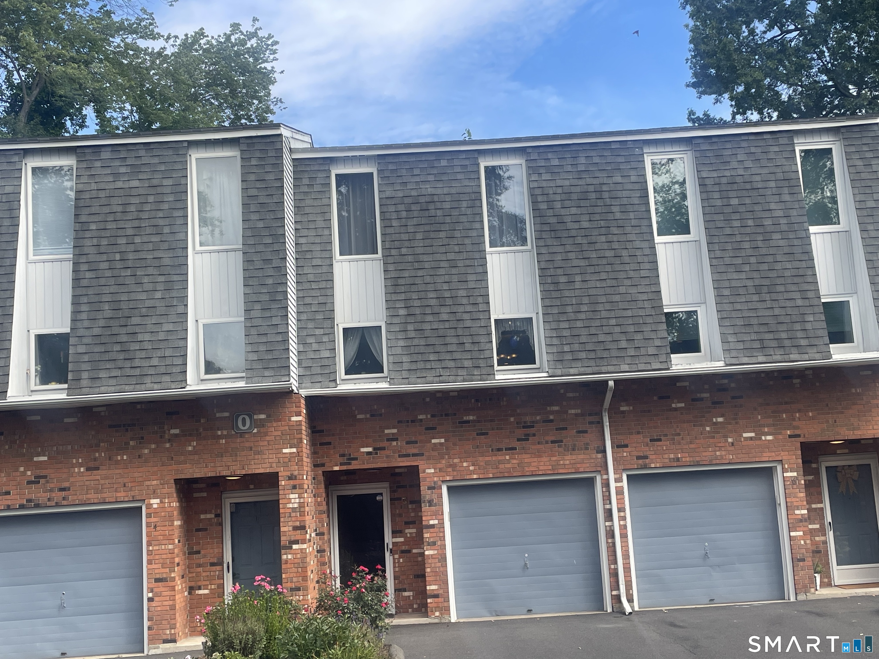 410 Farmington O5 Avenue Property Photo 1