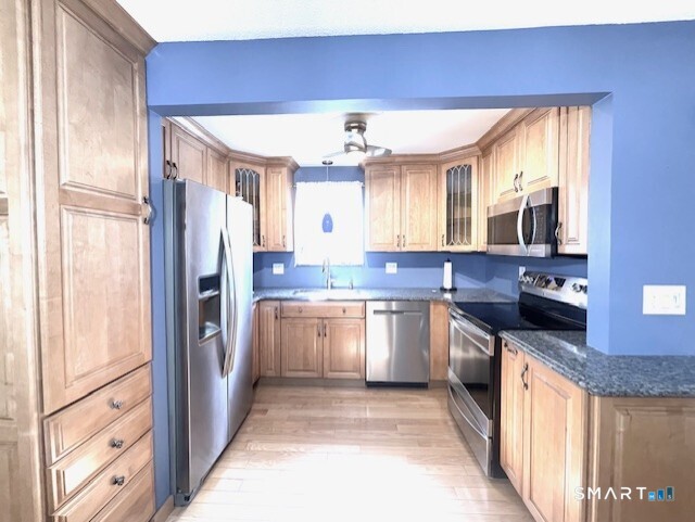 410 Farmington O5 Avenue Property Photo 2