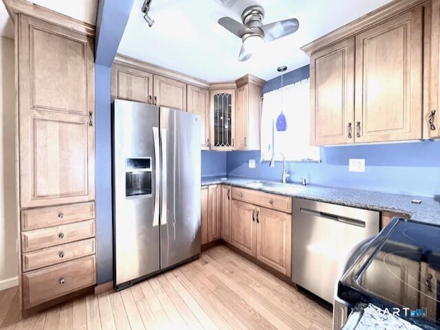 410 Farmington O5 Avenue Property Photo 3