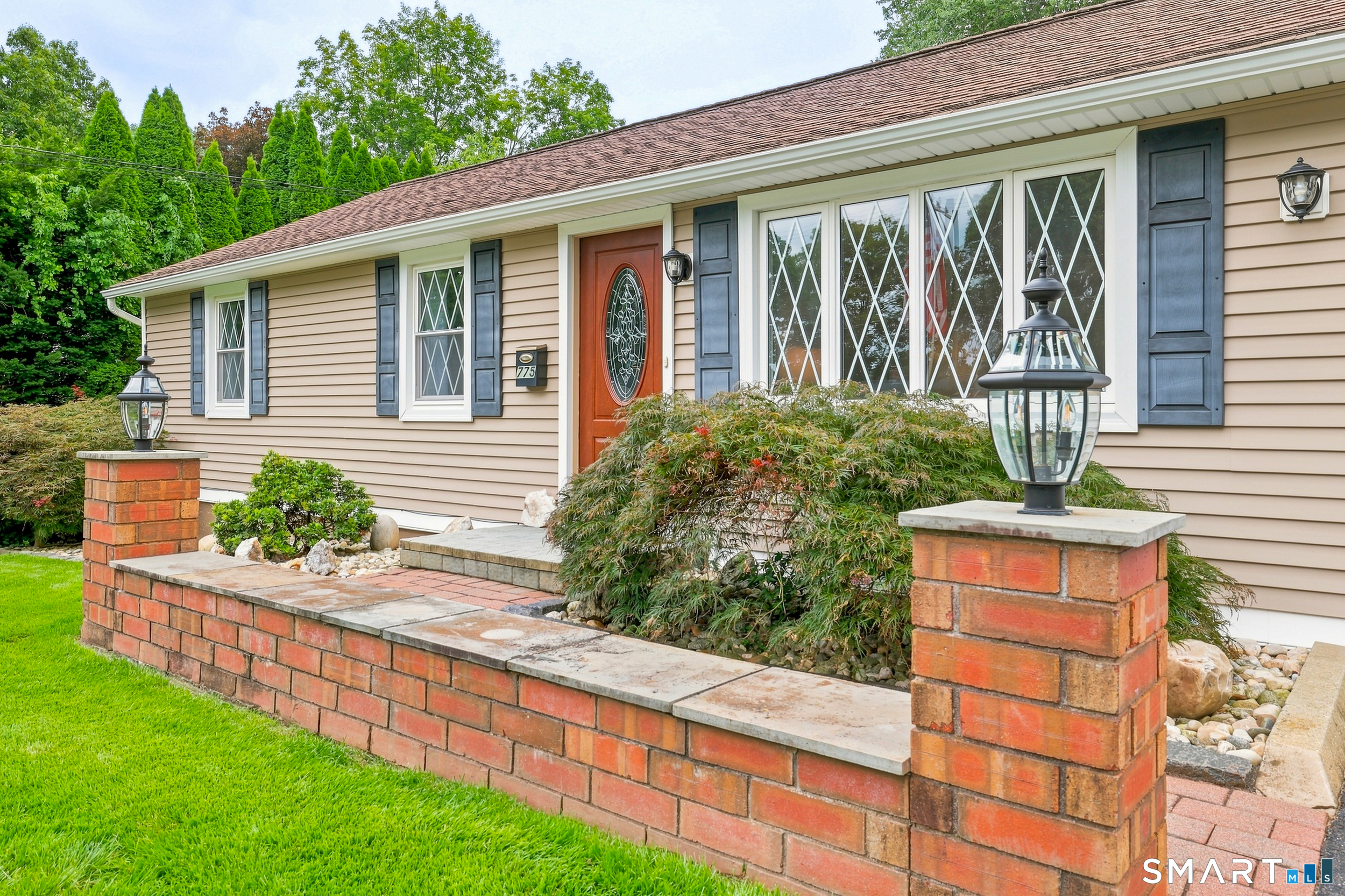 775 Nott Street Property Photo 2