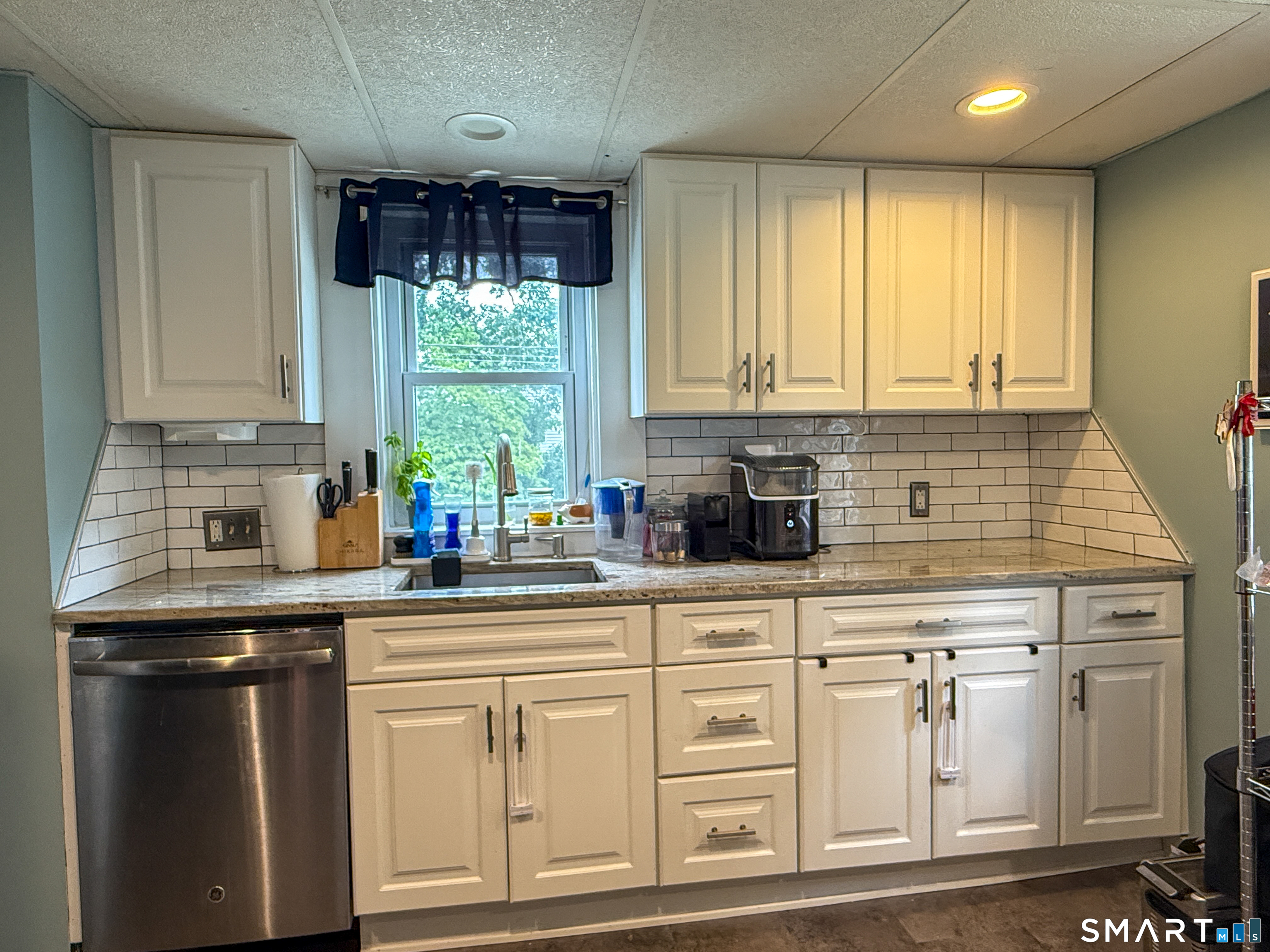182 Elm North Street Property Photo 4