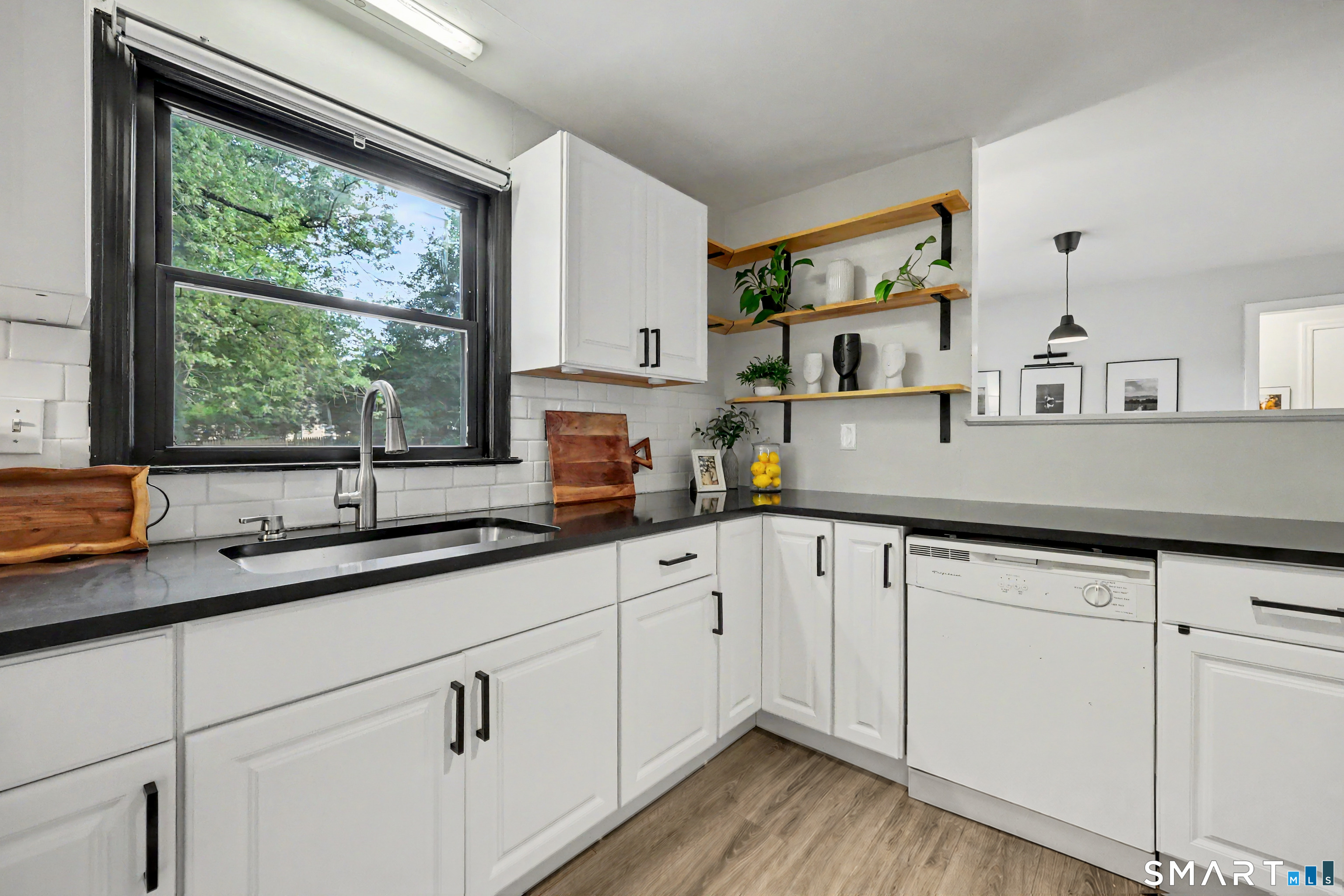12 Hillview Avenue Property Photo 3