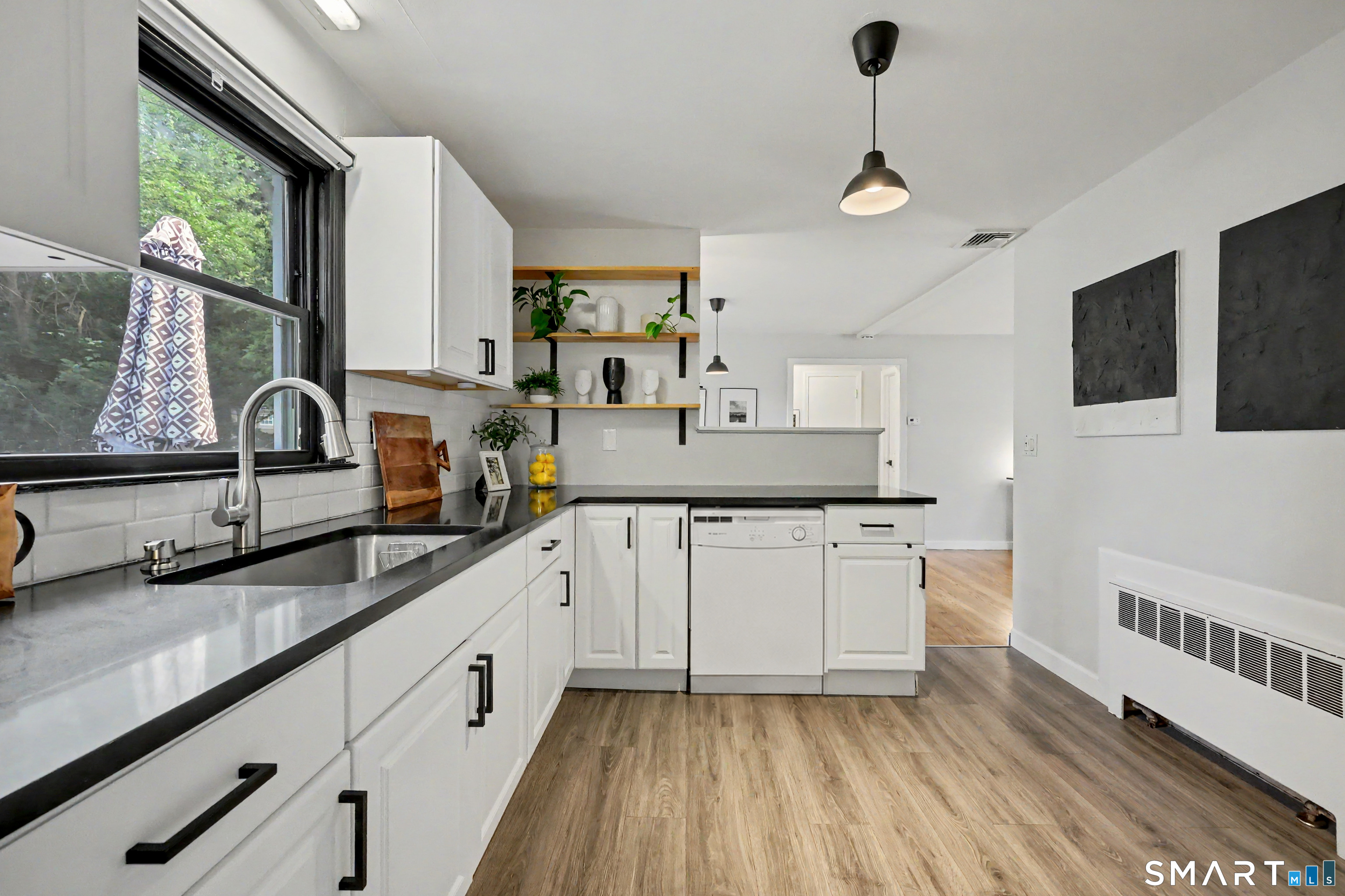 12 Hillview Avenue Property Photo 4