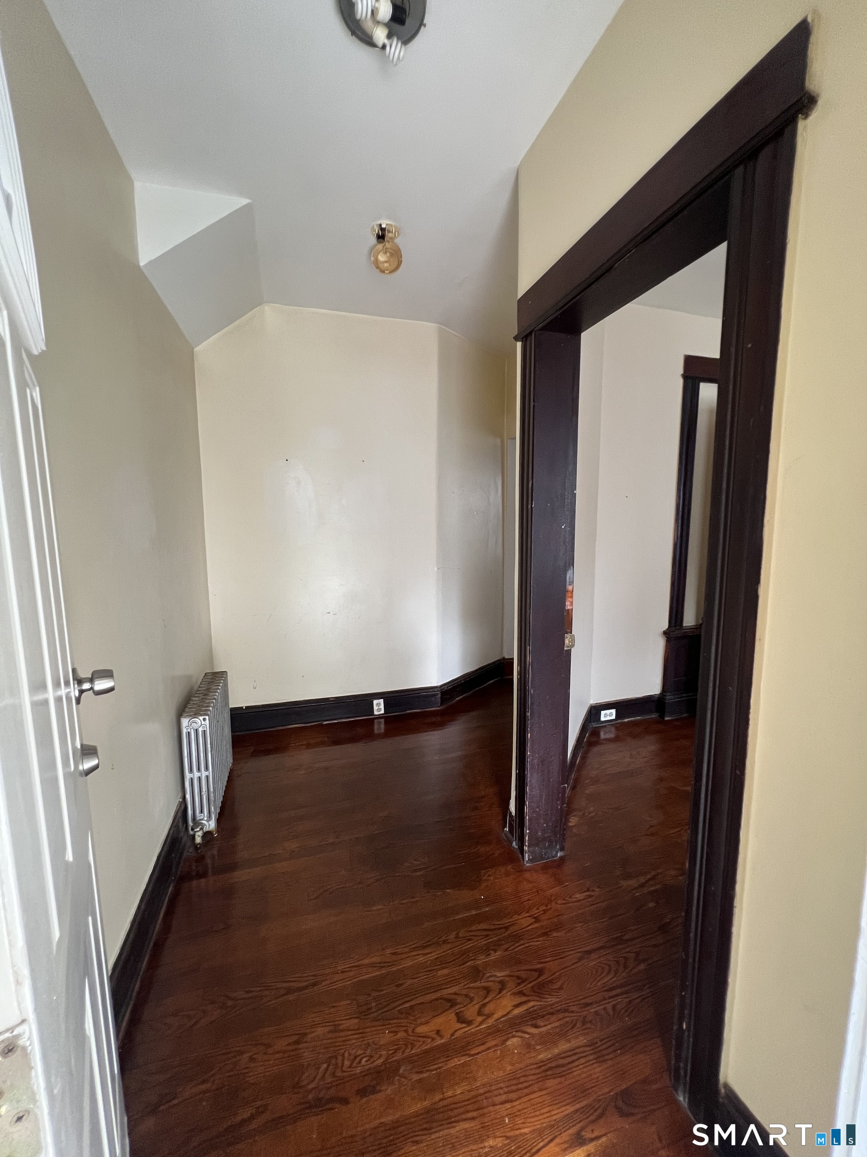 980 Howard Avenue Property Photo 5
