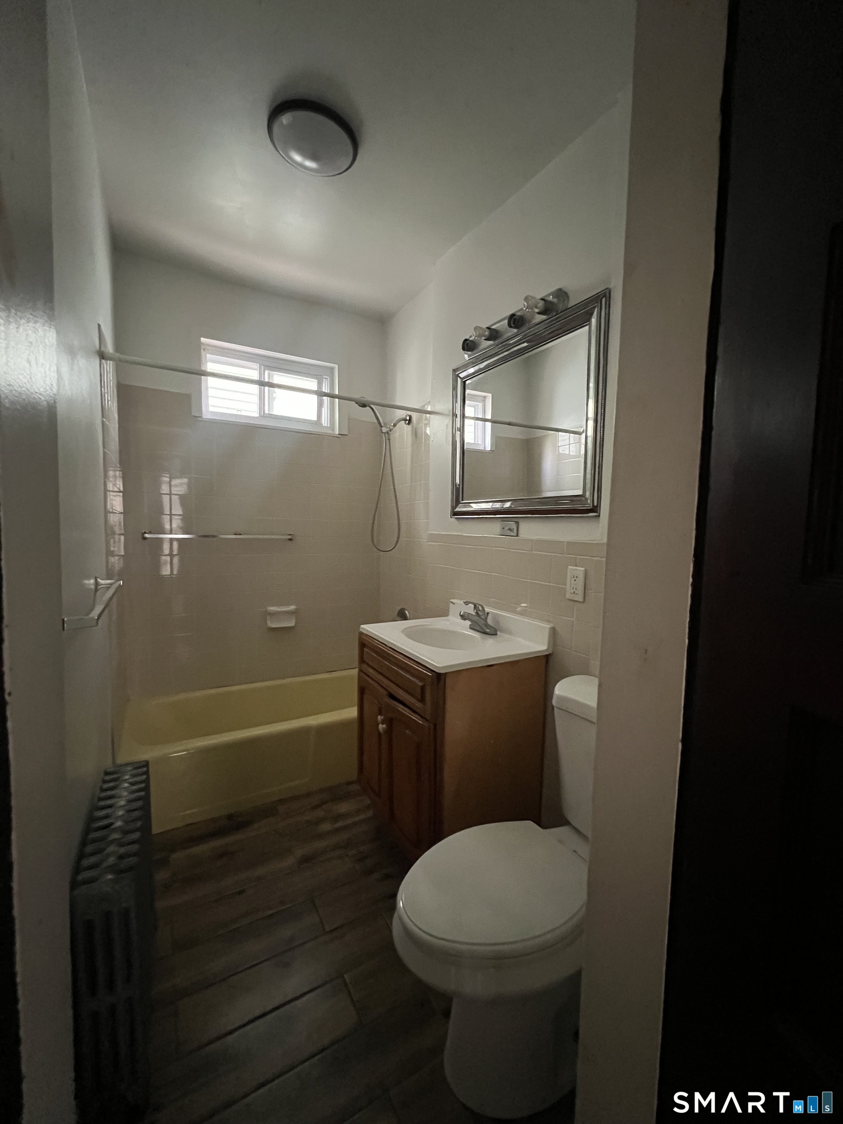 980 Howard Avenue Property Photo 6