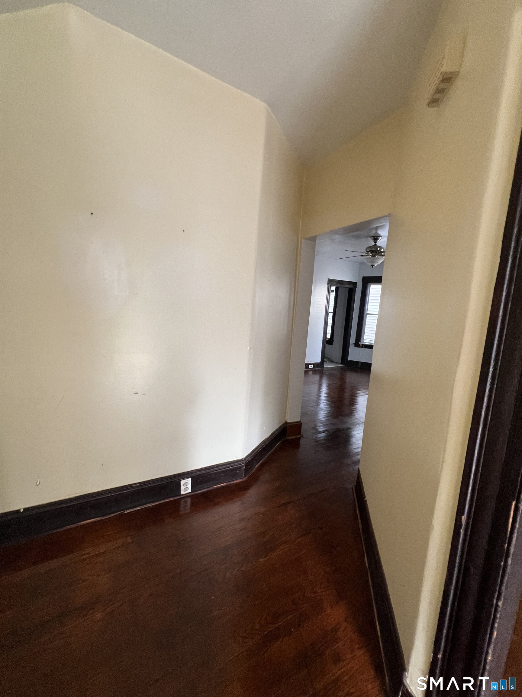 980 Howard Avenue Property Photo 9