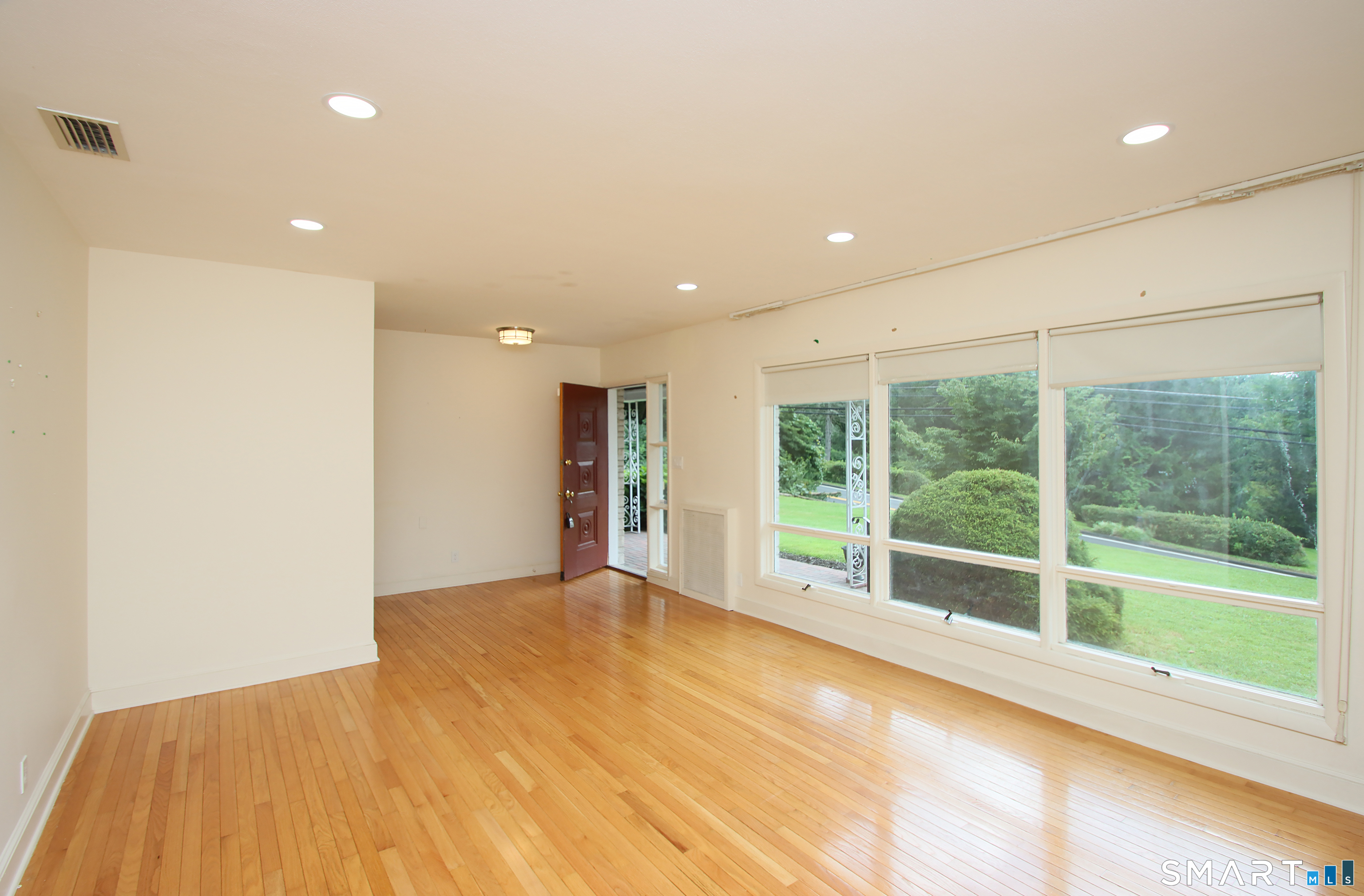 85 Center Street Property Photo 5