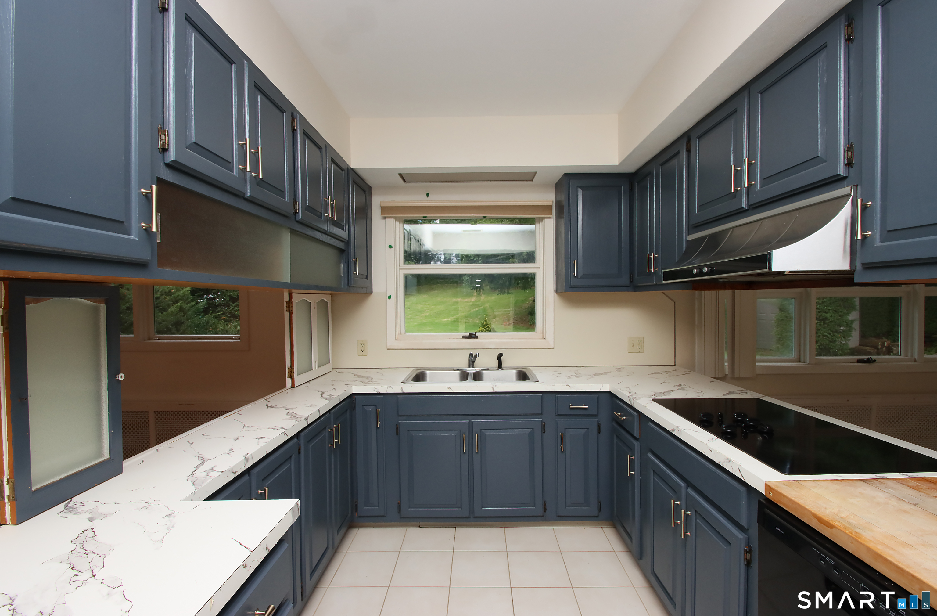 85 Center Street Property Photo 11