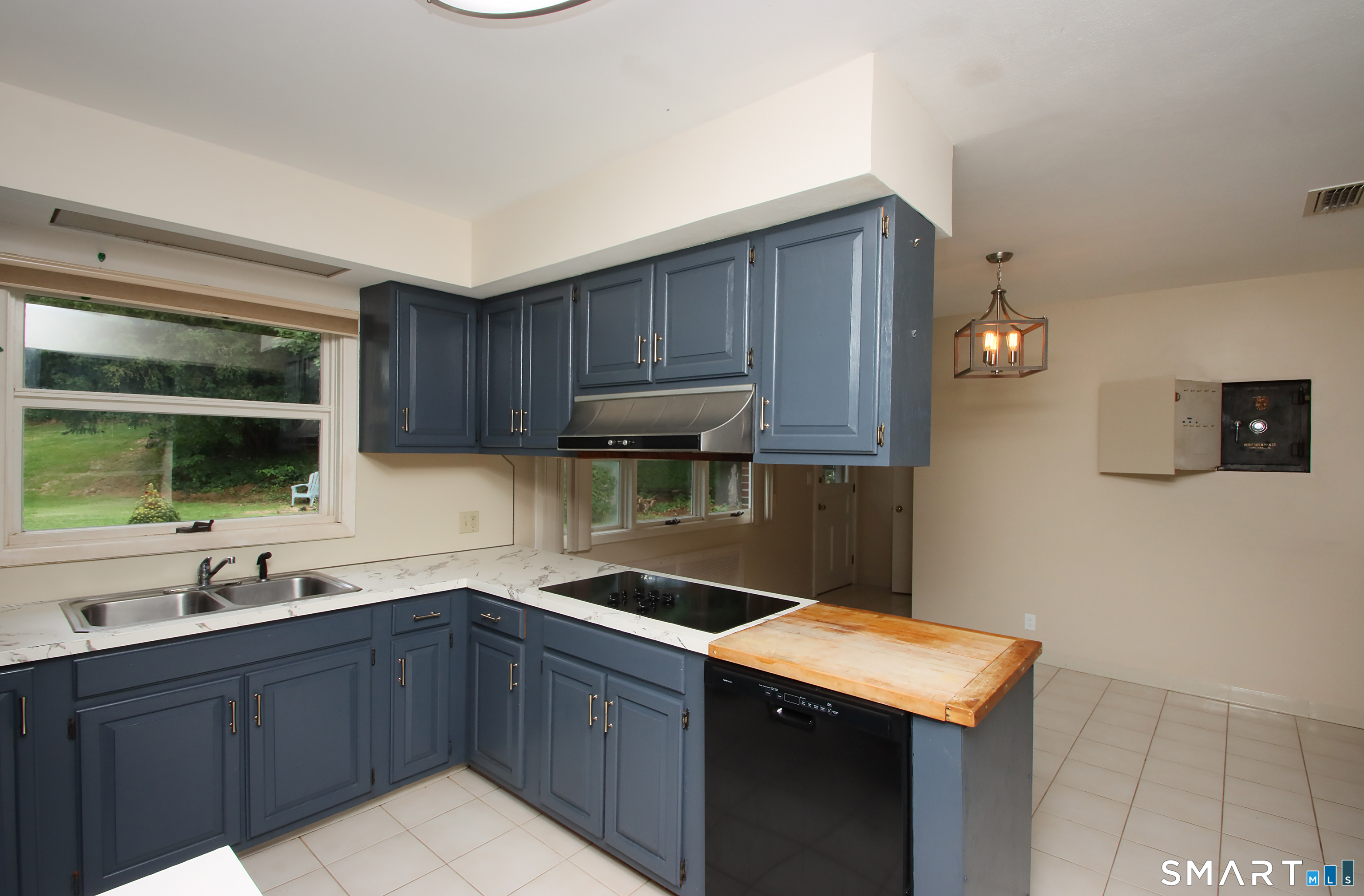 85 Center Street Property Photo 12