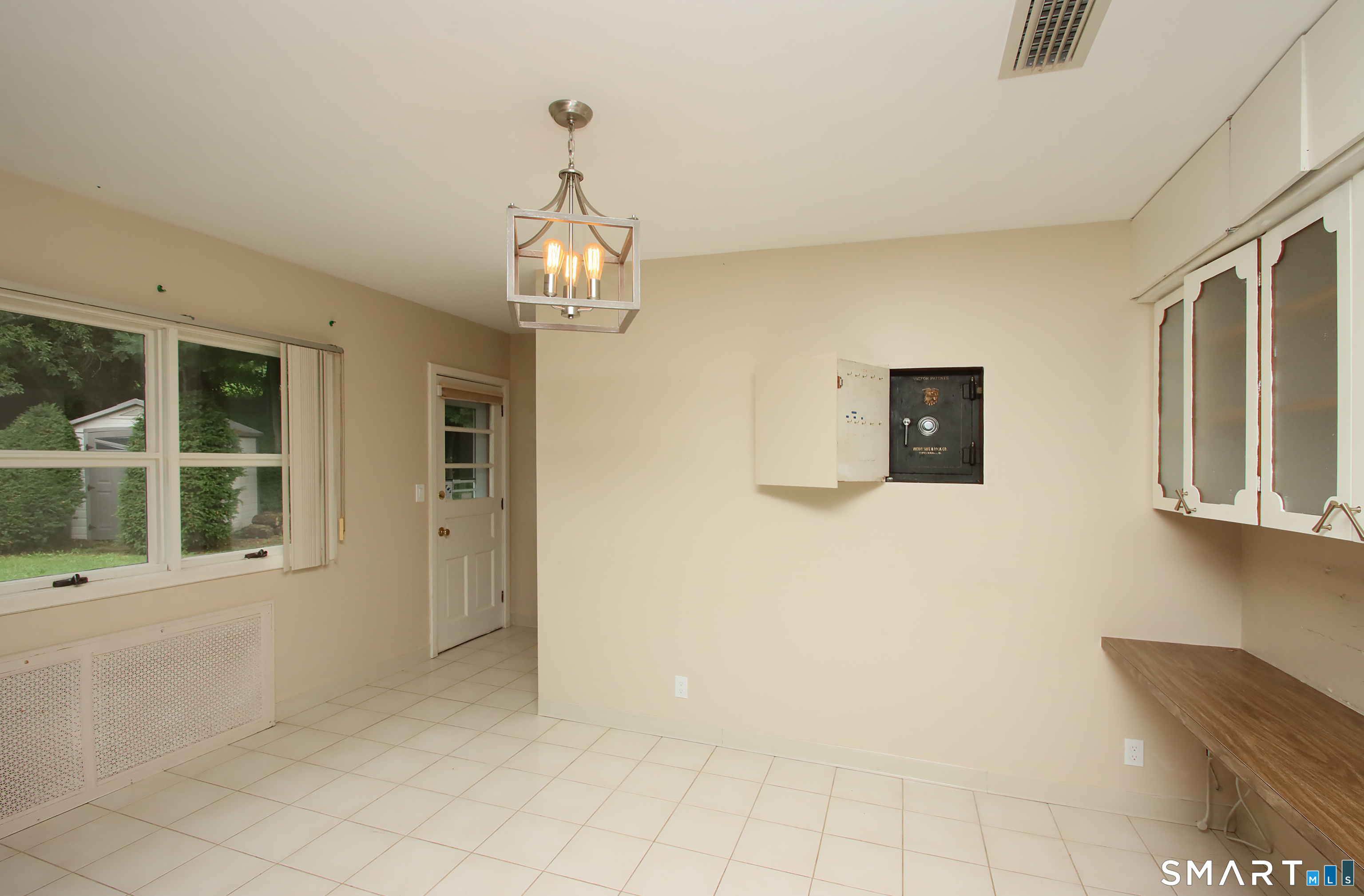 85 Center Street Property Photo 14