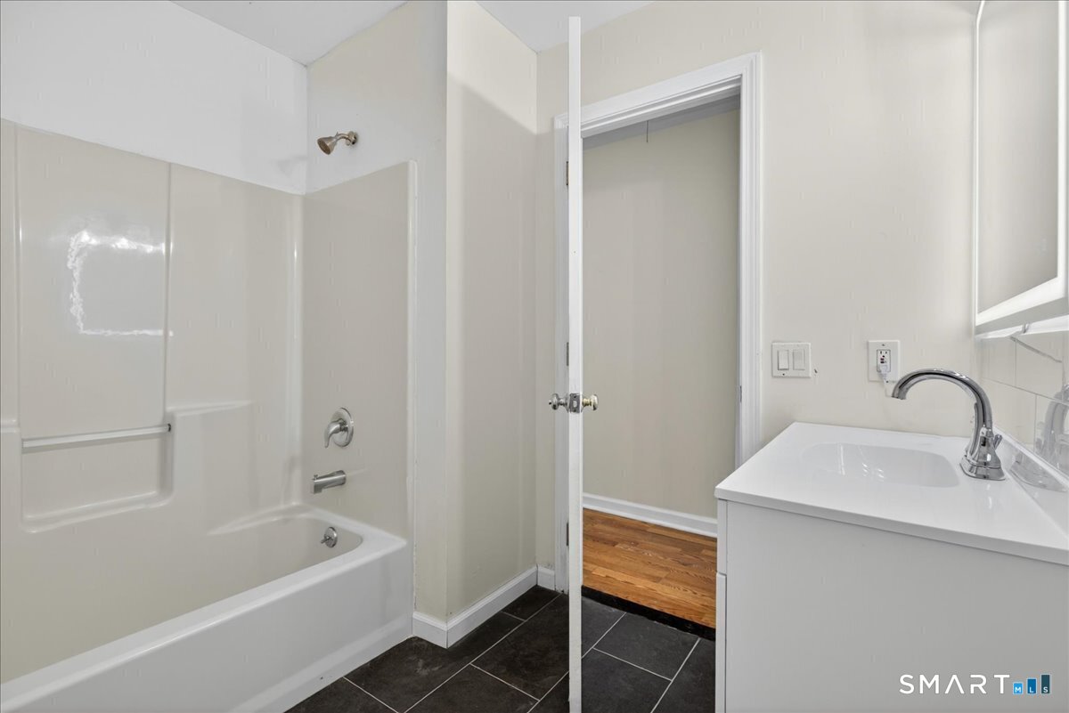 492 Long Hill Road Property Photo 16