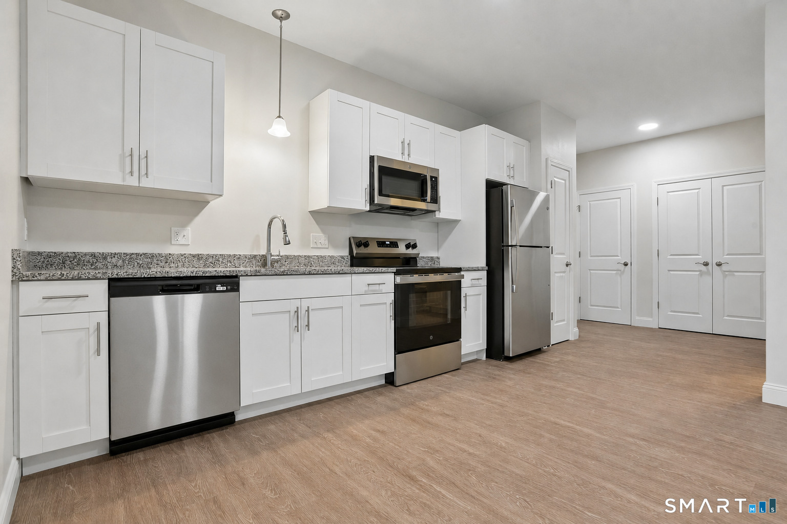 55 Steele 306 Boulevard Property Photo 2