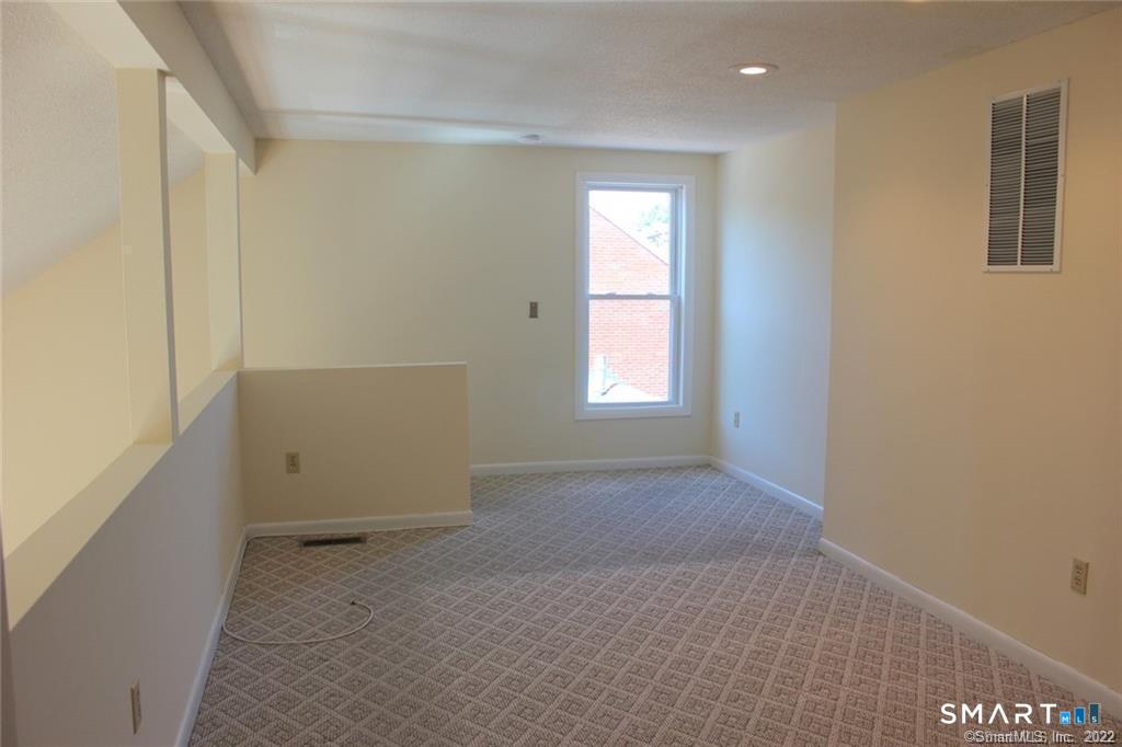 945 State A Street Property Photo 8