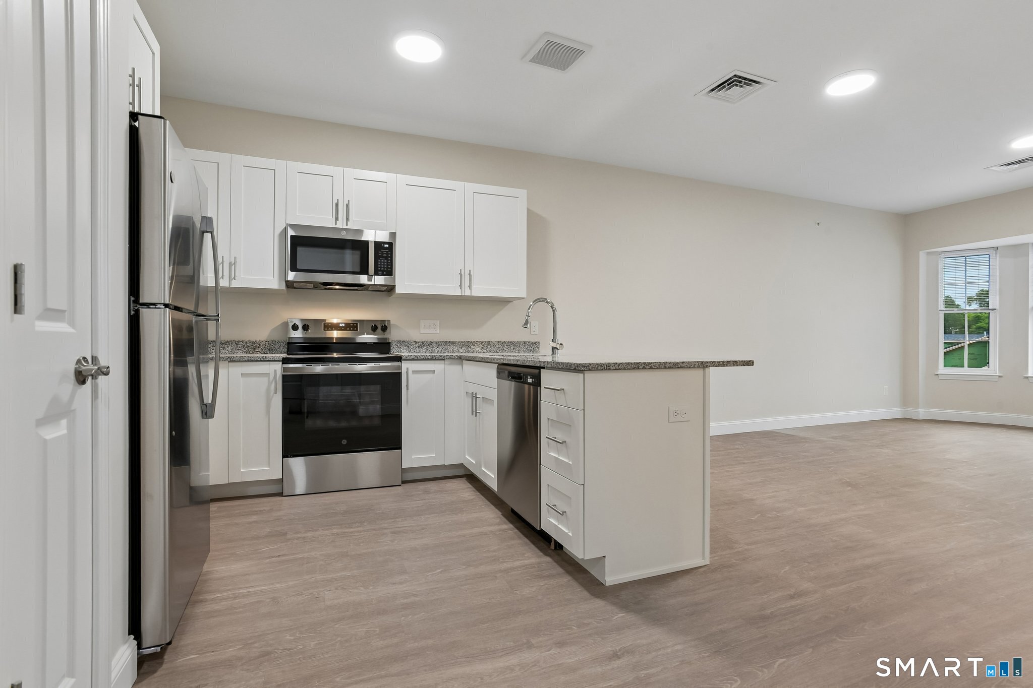 55 Steele 111 Boulevard Property Photo 2
