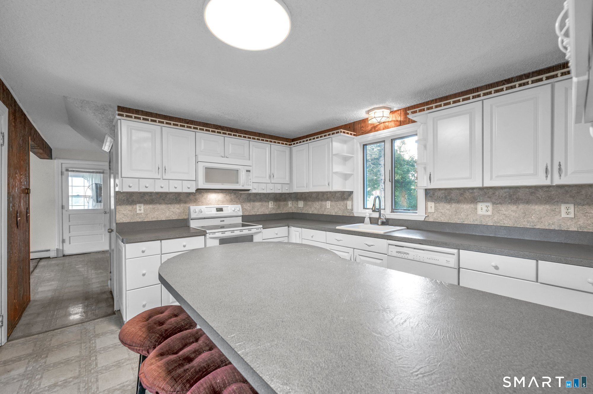 1105 Northrop Road Property Photo 11