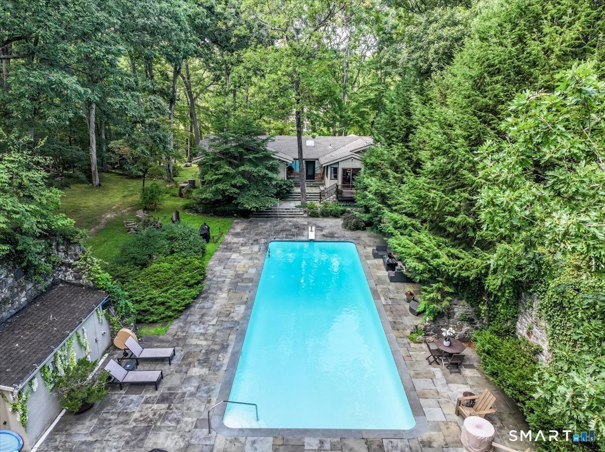 69 Studio Road Property Photo 1