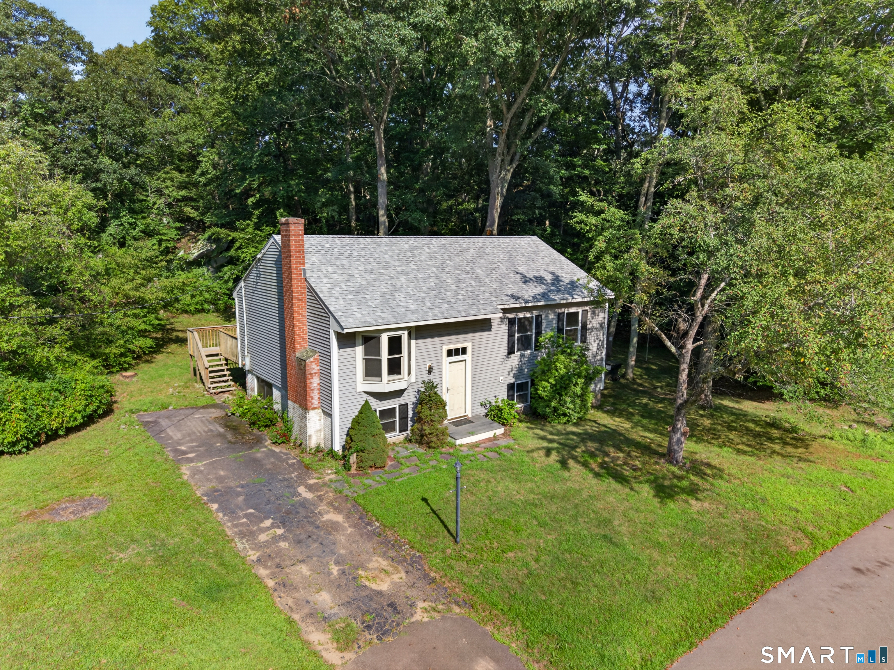 6 Hemlock Circle Property Photo 3