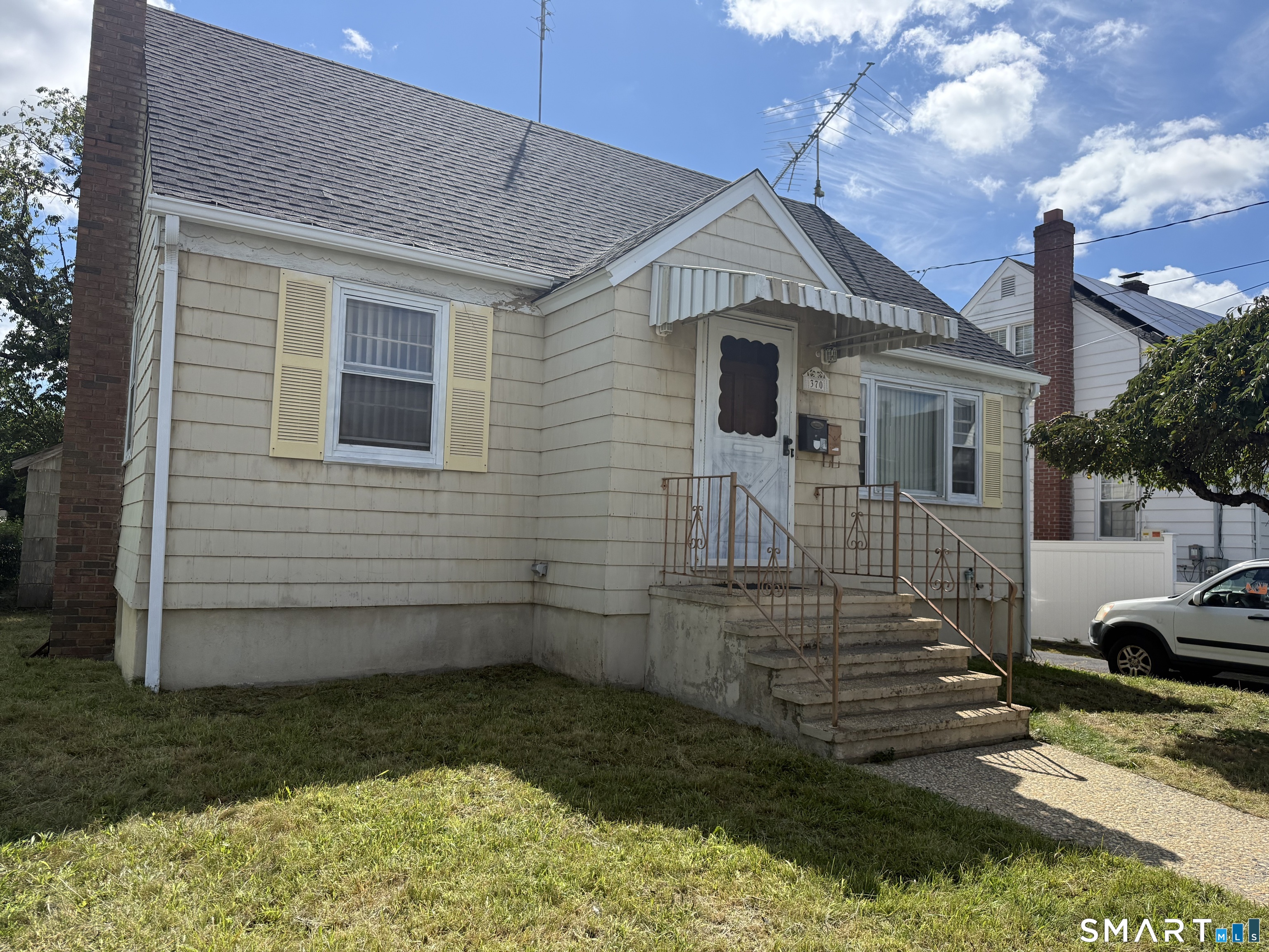 370 Kent Avenue Property Photo 1