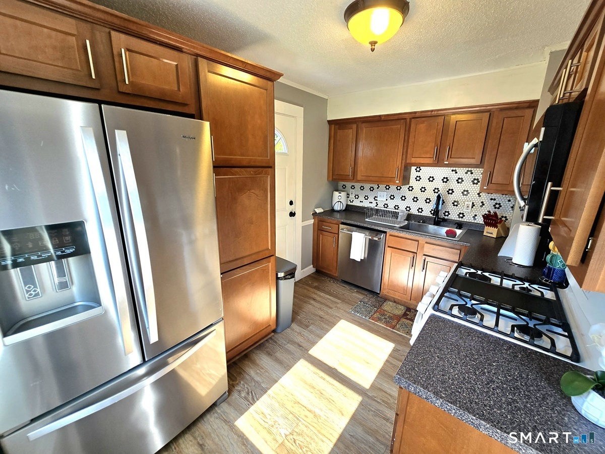 41 Hockanum Drive Property Photo 2