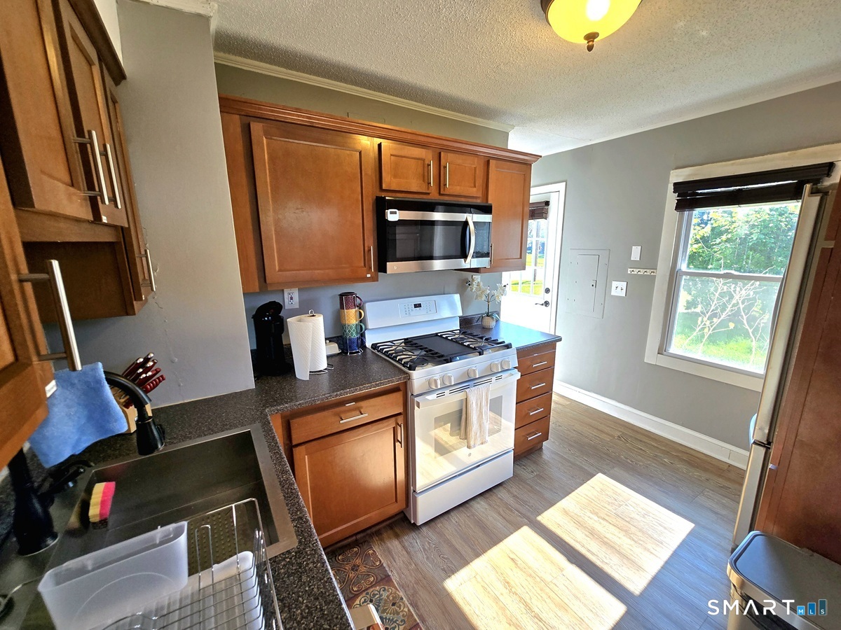 41 Hockanum Drive Property Photo 3