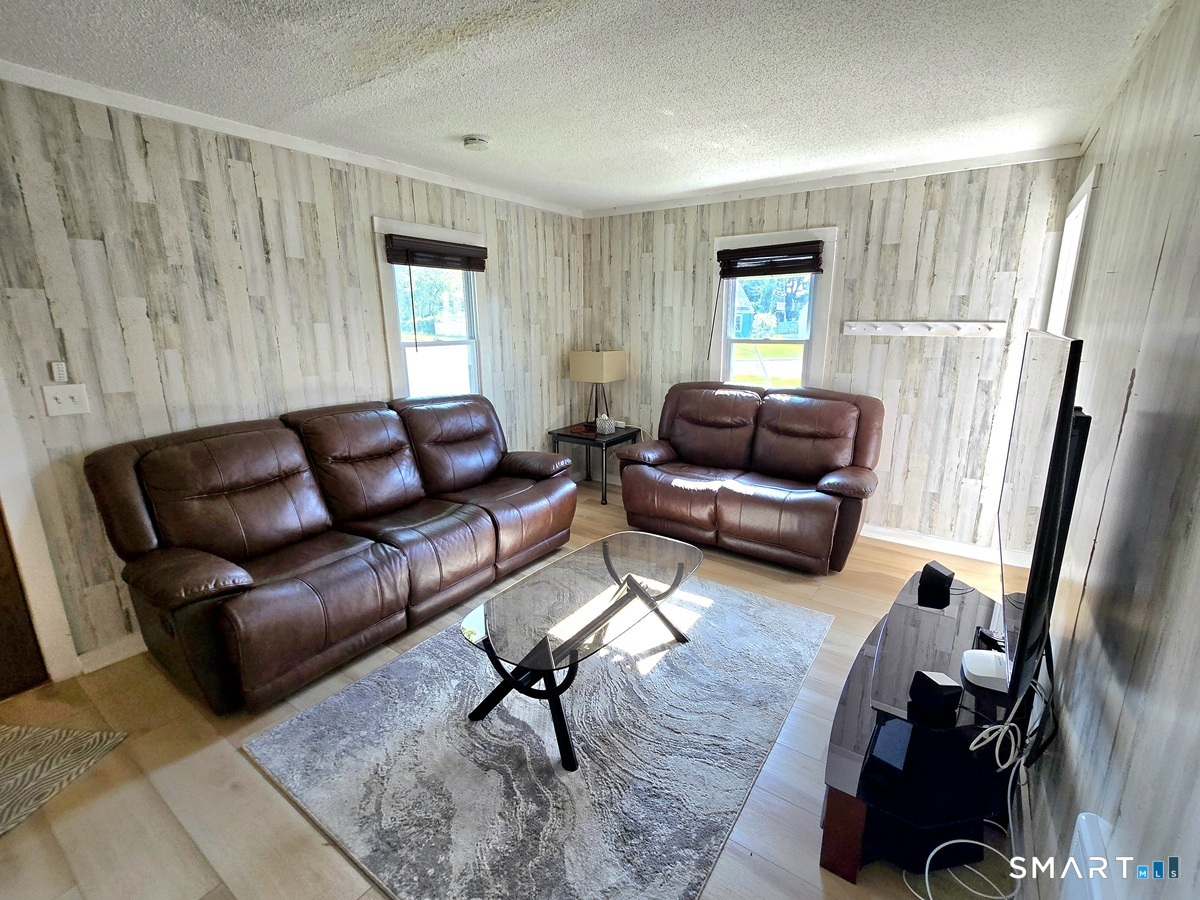 41 Hockanum Drive Property Photo 6