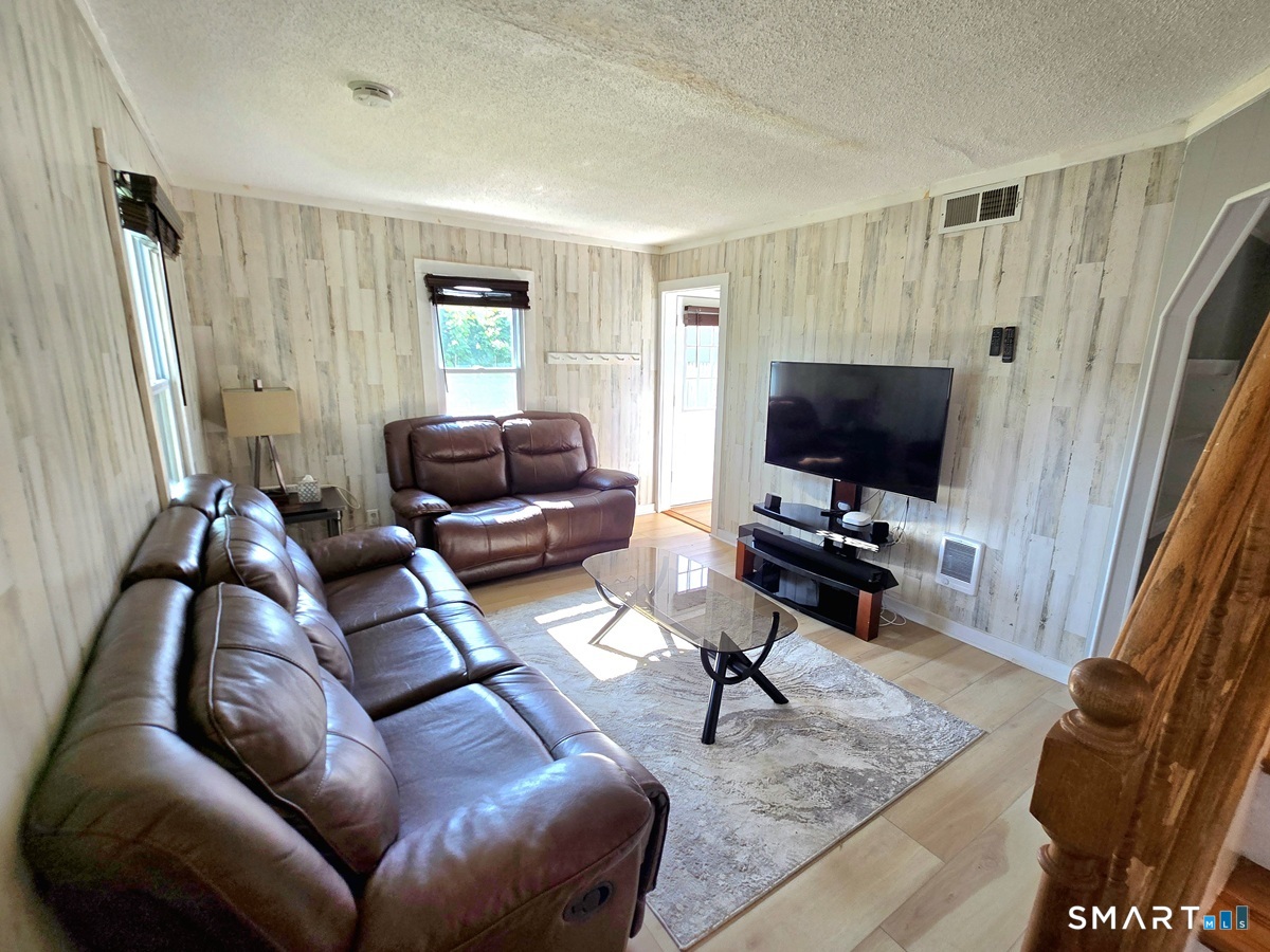 41 Hockanum Drive Property Photo 7