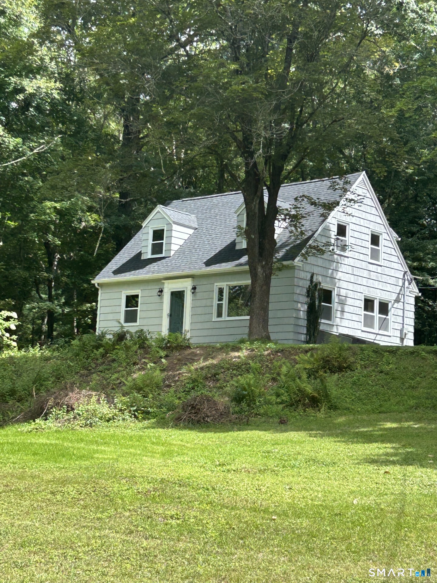 425 Lakeside Road Property Photo 1