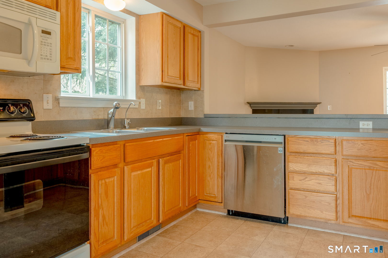 47 Tunxis 12 Street Property Photo 8
