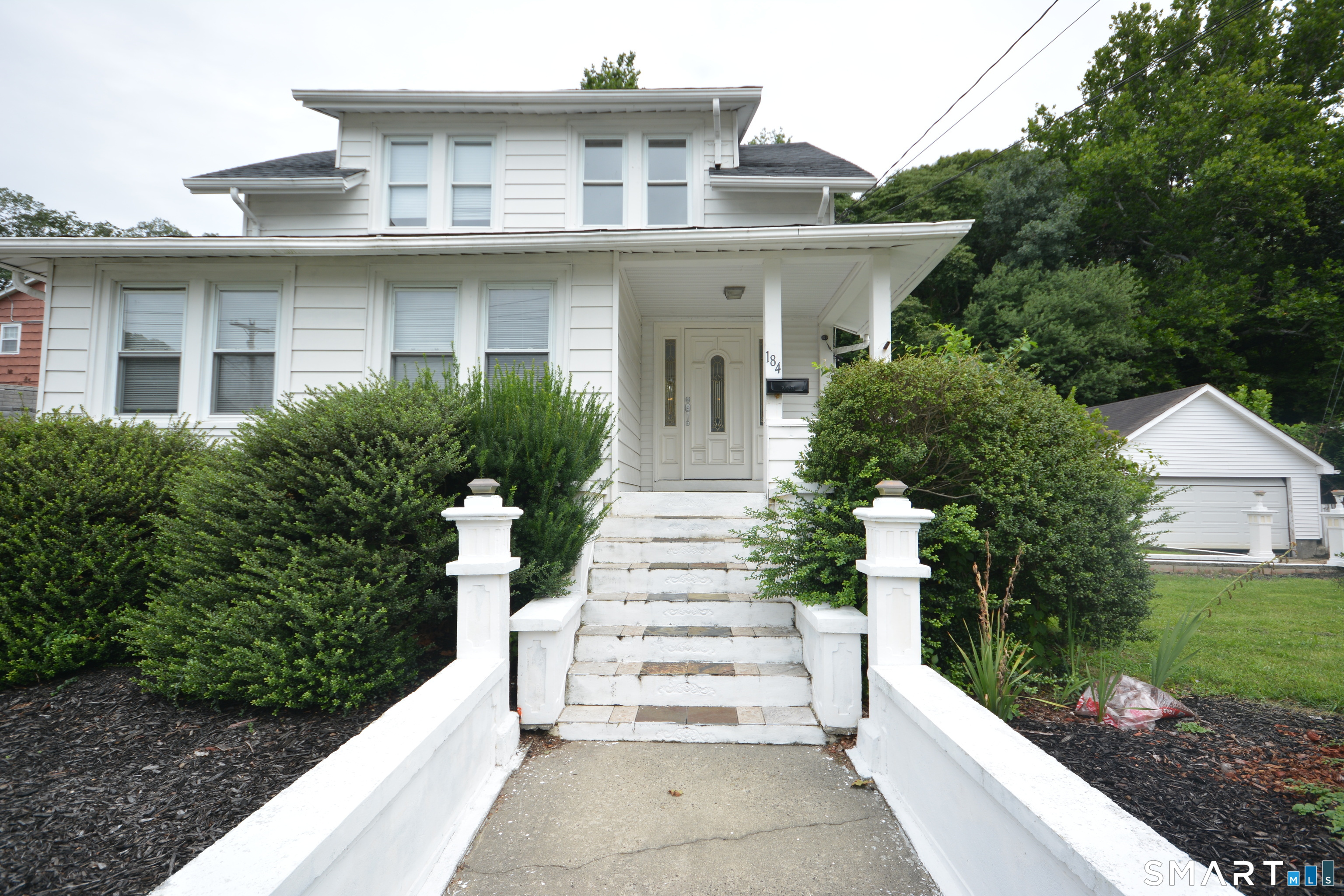 184 West Avenue Property Photo 1