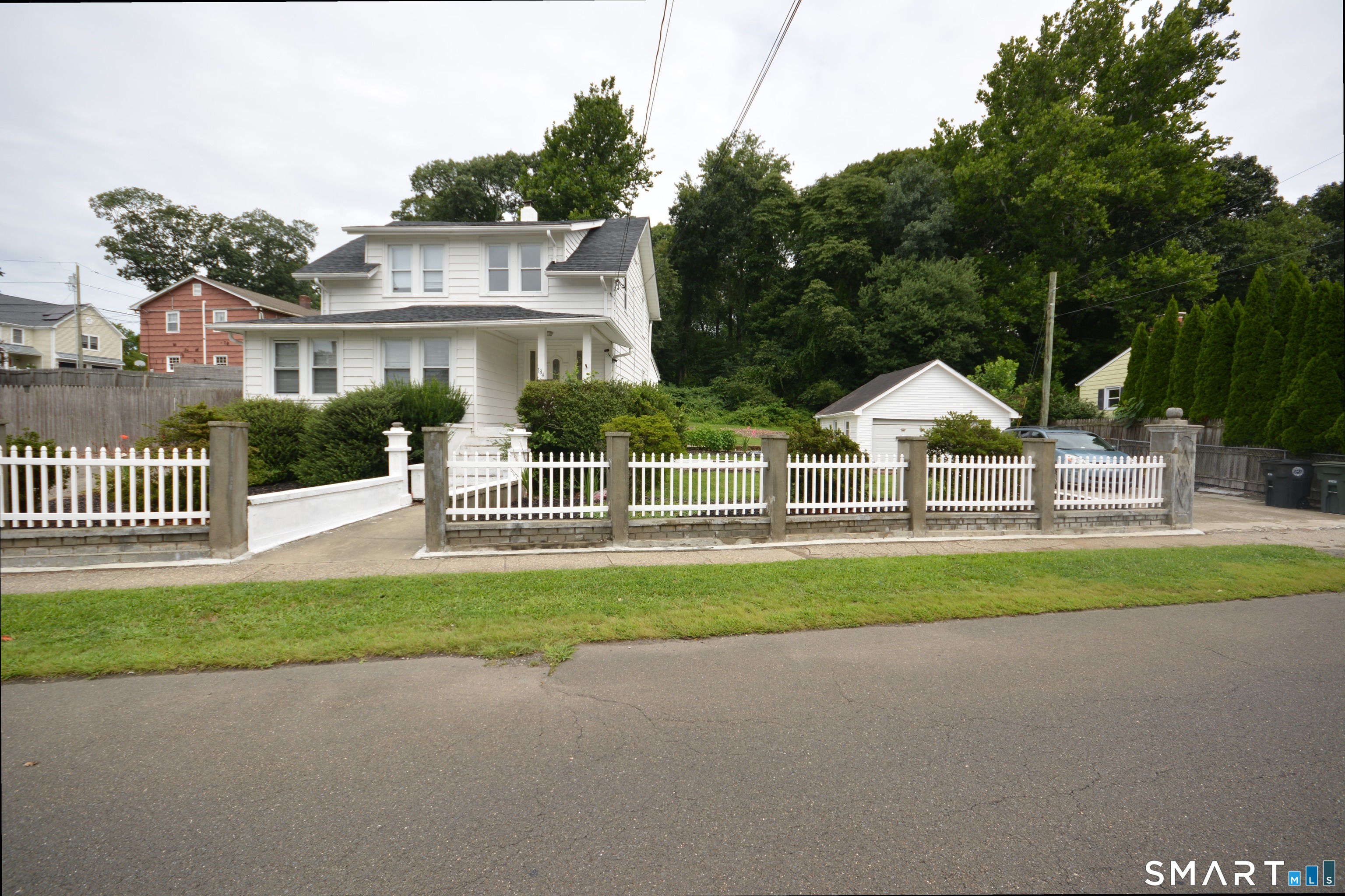 184 West Avenue Property Photo 2