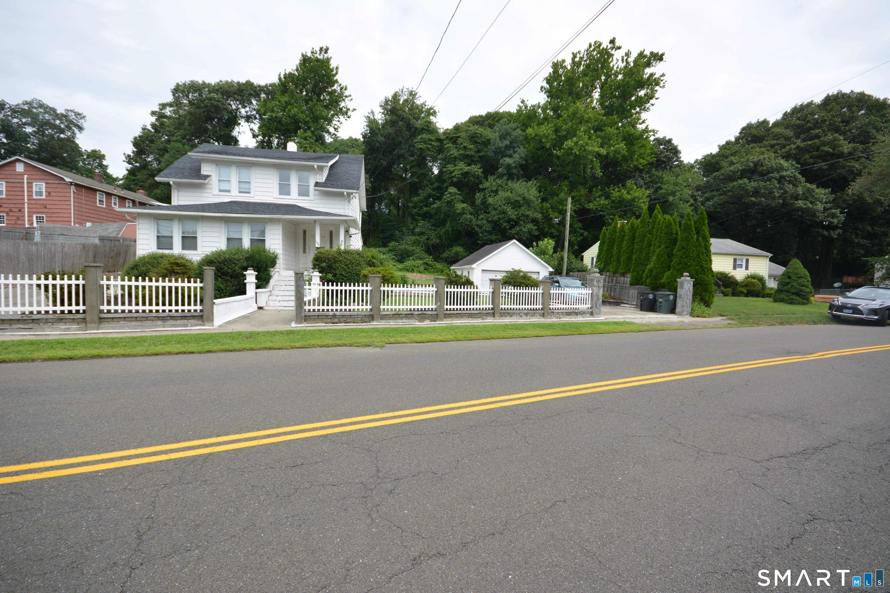 184 West Avenue Property Photo 3