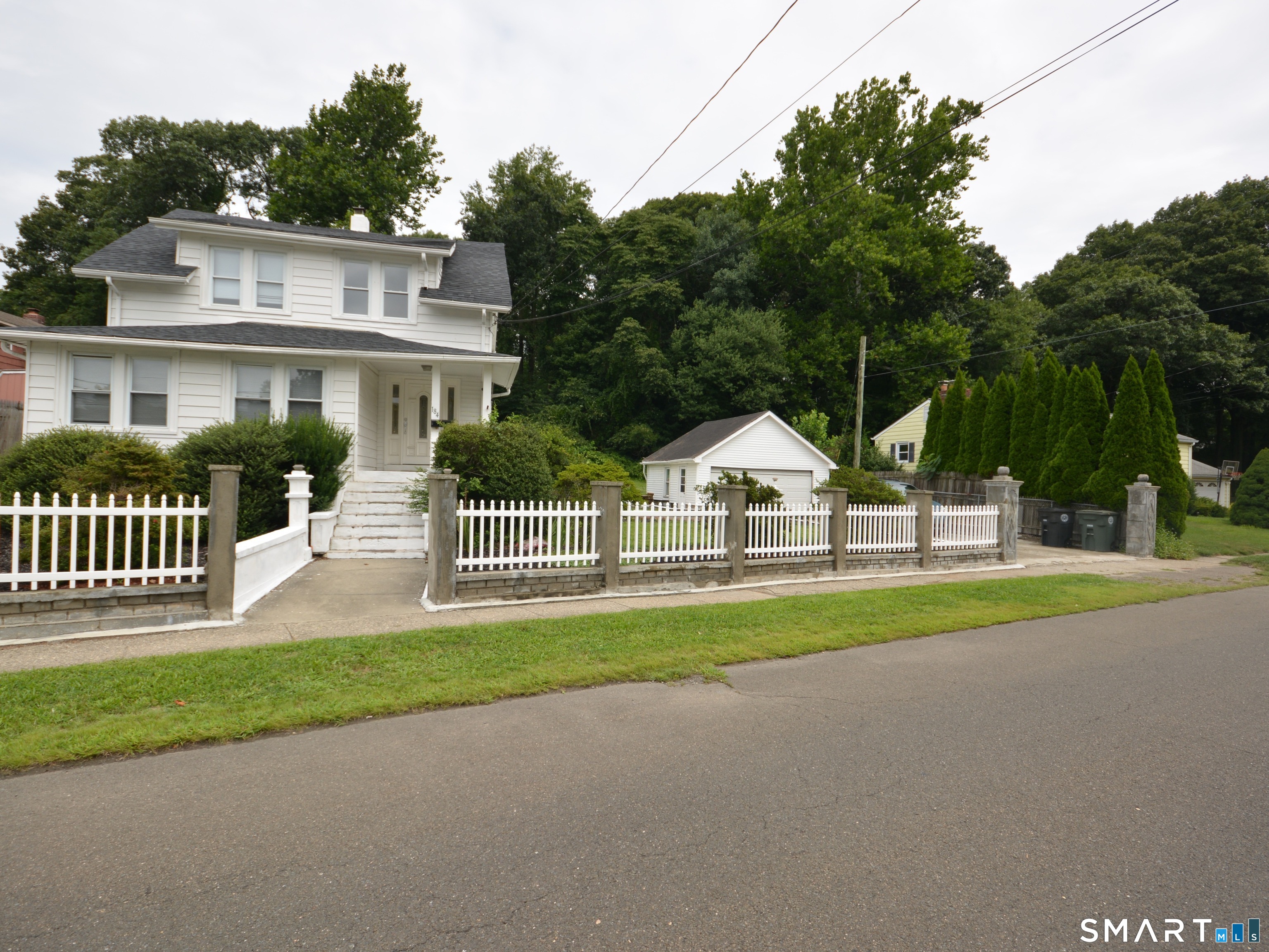 184 West Avenue Property Photo 4